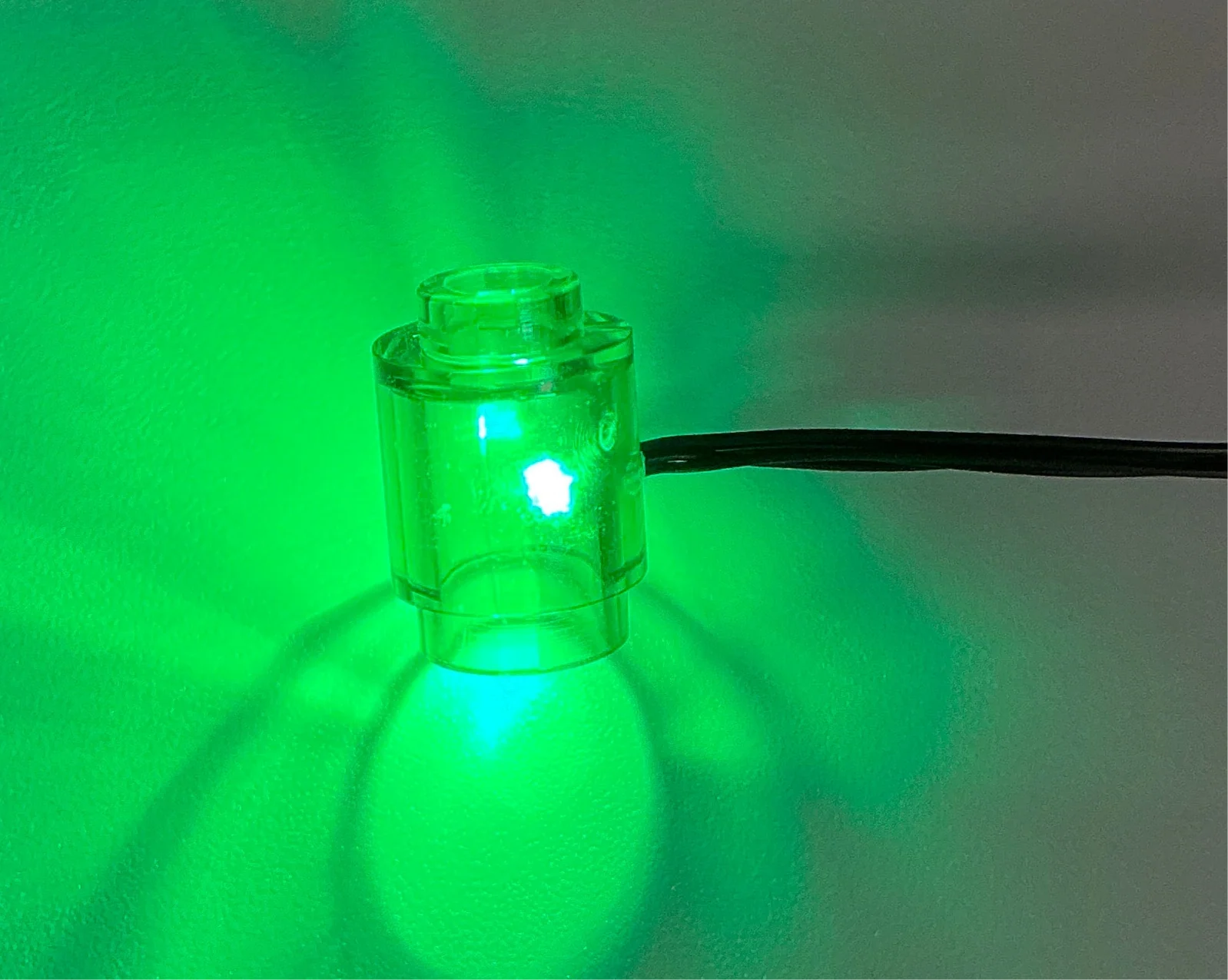 1x1 Light-Up Round Brick, DIY System, Reconnectable, LS1x1R-LA