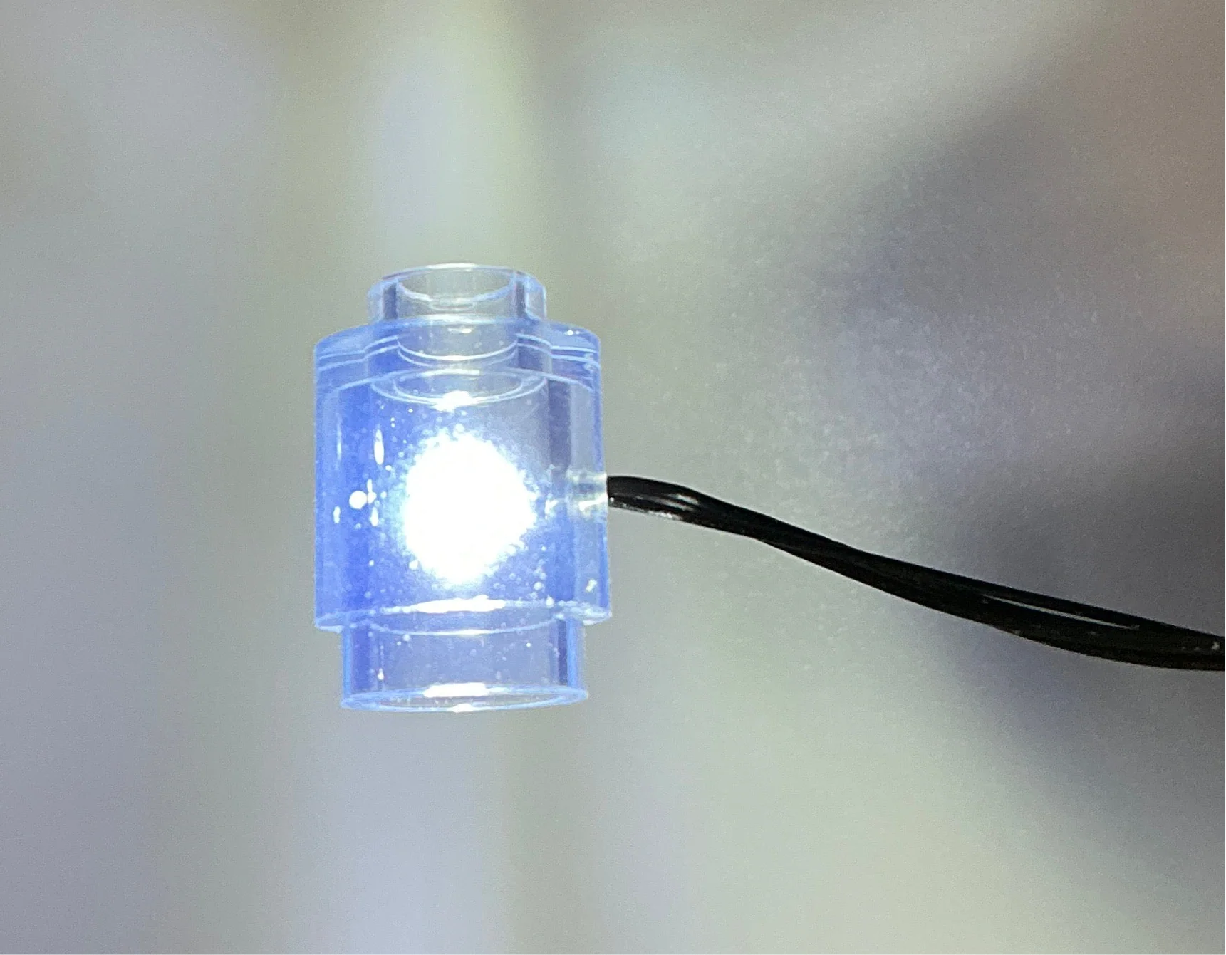 1x1 Light-Up Round Brick, DIY System, Reconnectable, LS1x1R-LA - Image 2