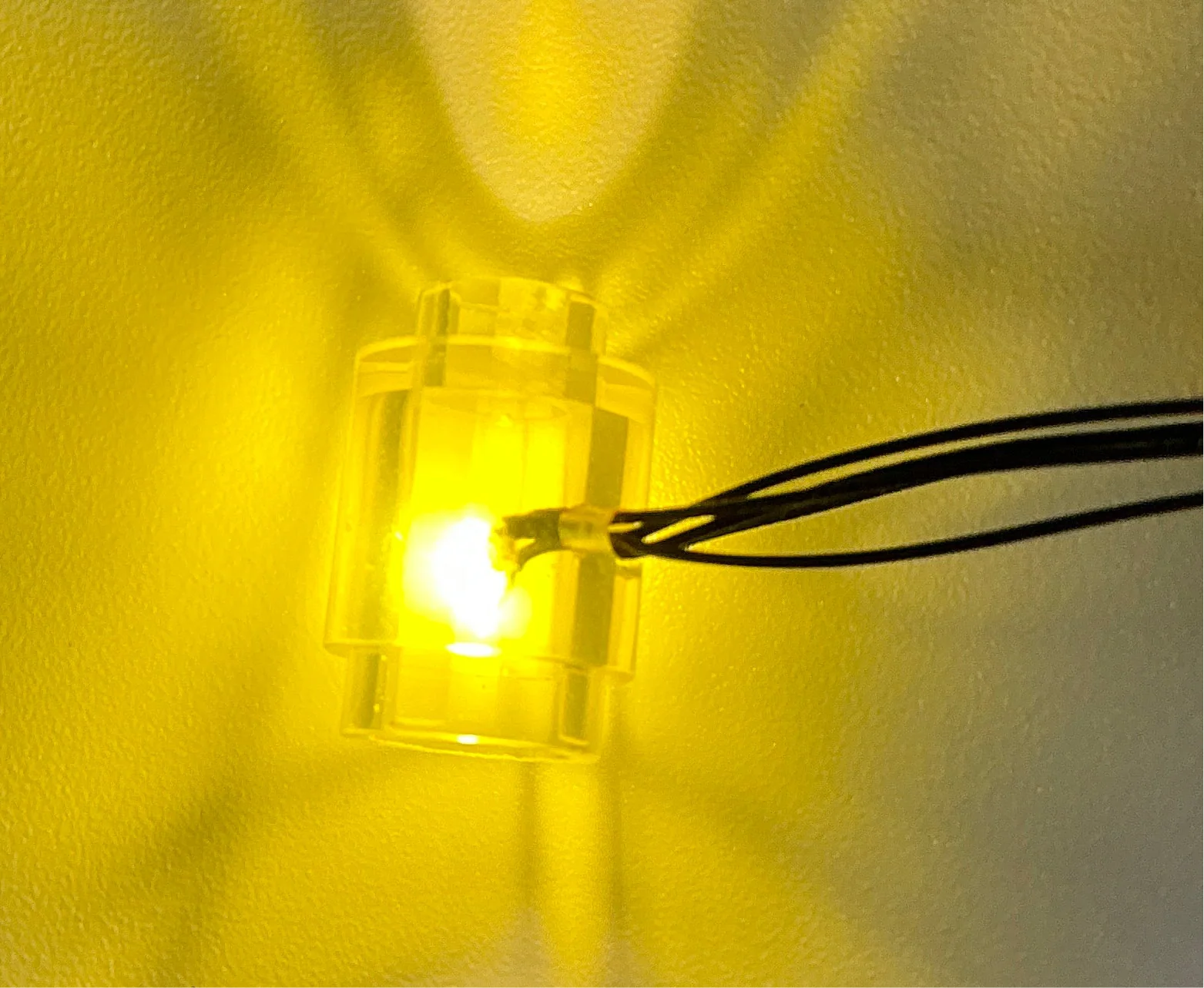 1x1 Light-Up Round Brick, DIY System, Reconnectable, LS1x1R-LA - Image 3