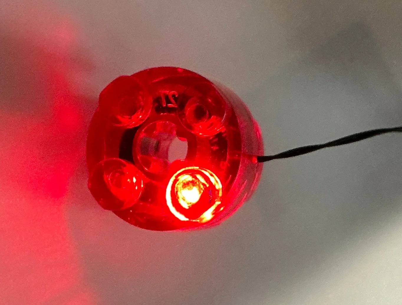 2x2 Flashing Light-up Round Brick, DIY System & Reconnectable, LS2x2R-LA - Image 3