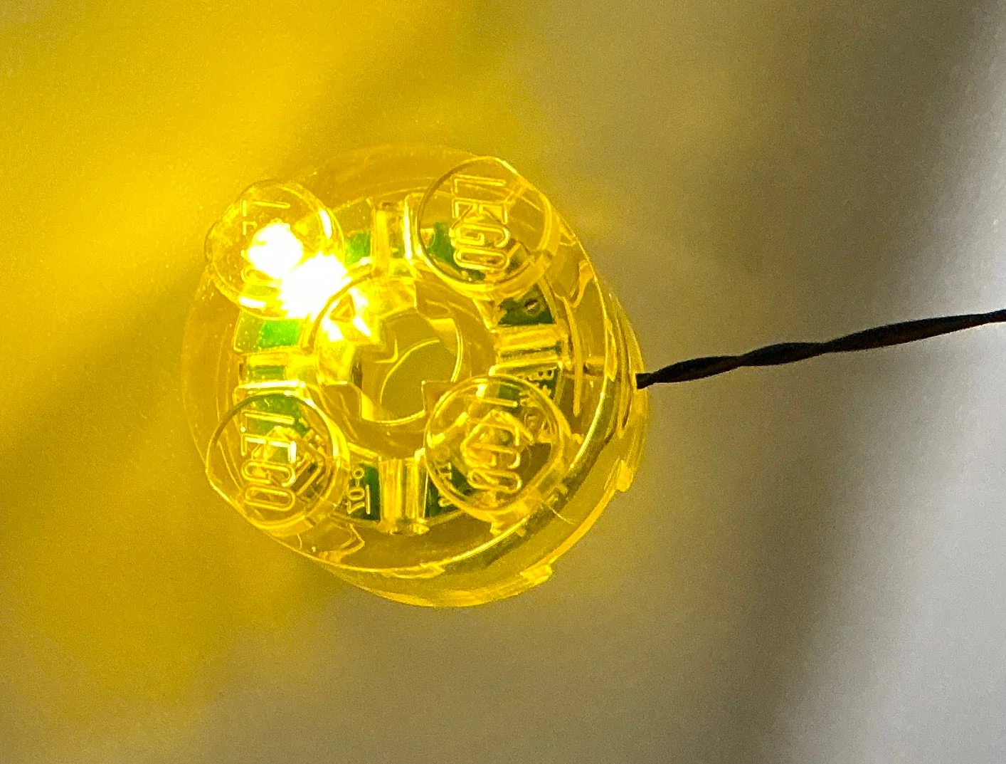 2x2 Flashing Light-up Round Brick, DIY System & Reconnectable, LS2x2R-LA - Image 4
