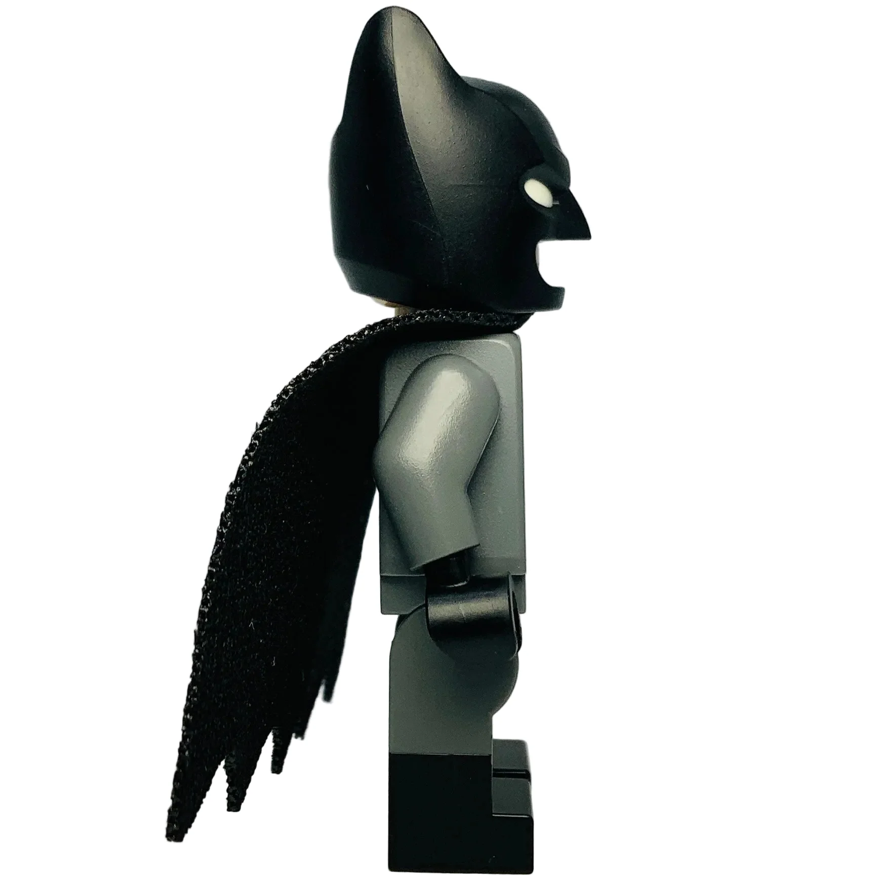 Batman - Dark Bluish Gray Suit, Cowl with White Eyes, Black Boots, sh1121 - LEGO® Batman™ Minifigure - Image 2