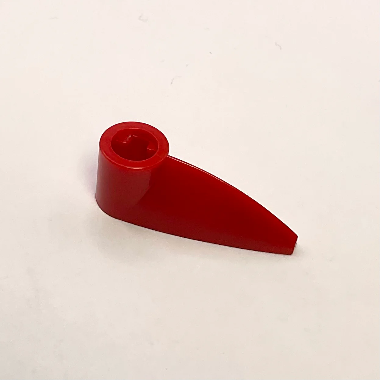 Bionicle 1x3 Tooth with Axle Hole, Part# x346 - Image 9