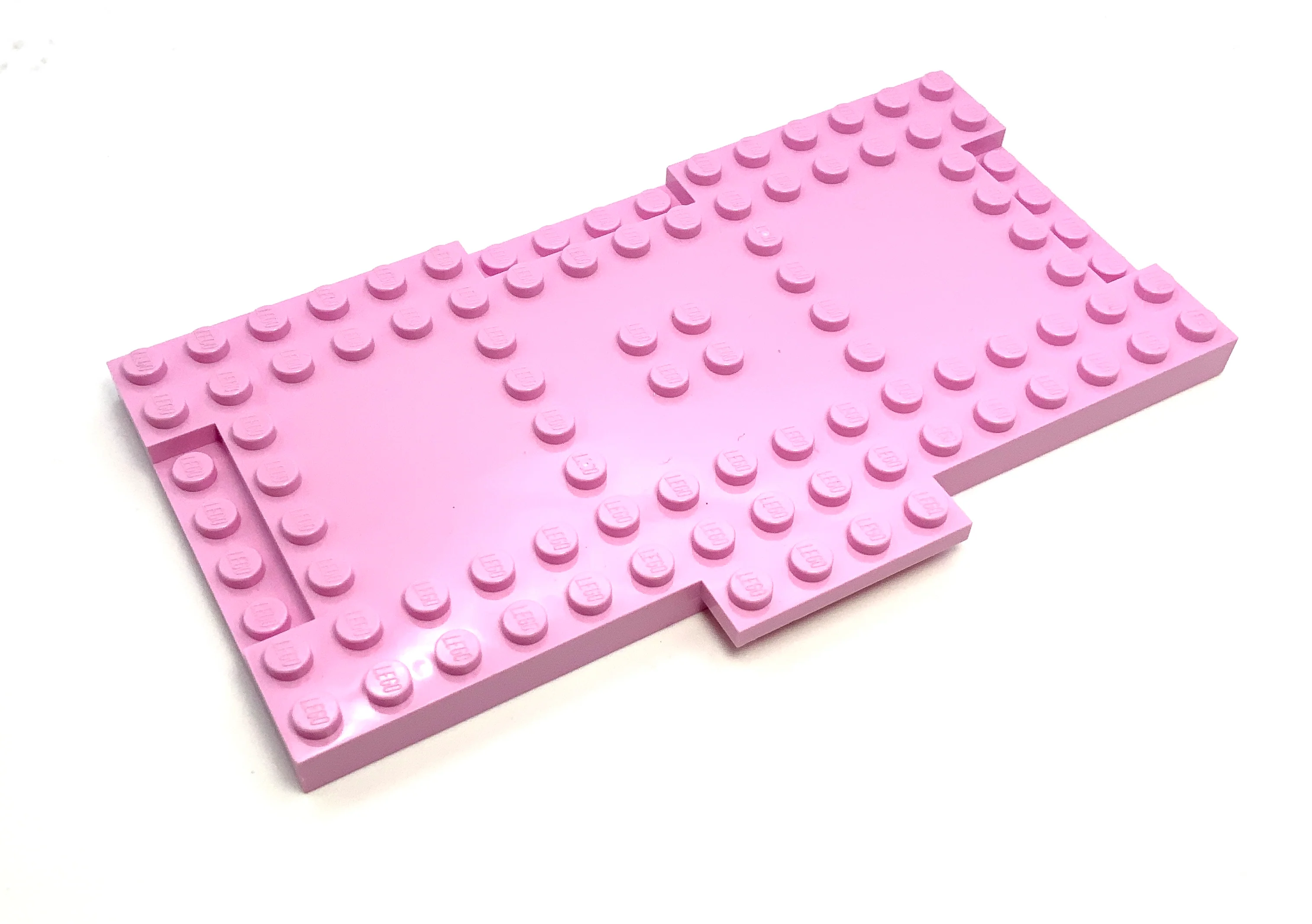 Brick, Modified 8x16x2/3 with 1x4 Indentations and 1x4 Plate, Part# 18922 - Image 3