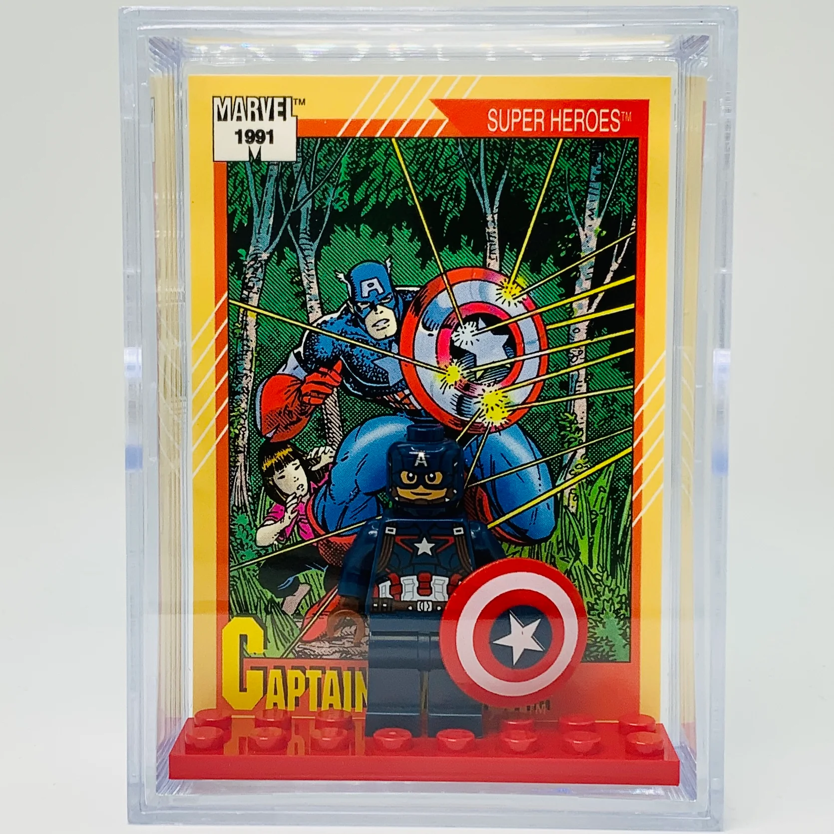 Captain America with Trading Card & Collector’s Case - Image 4