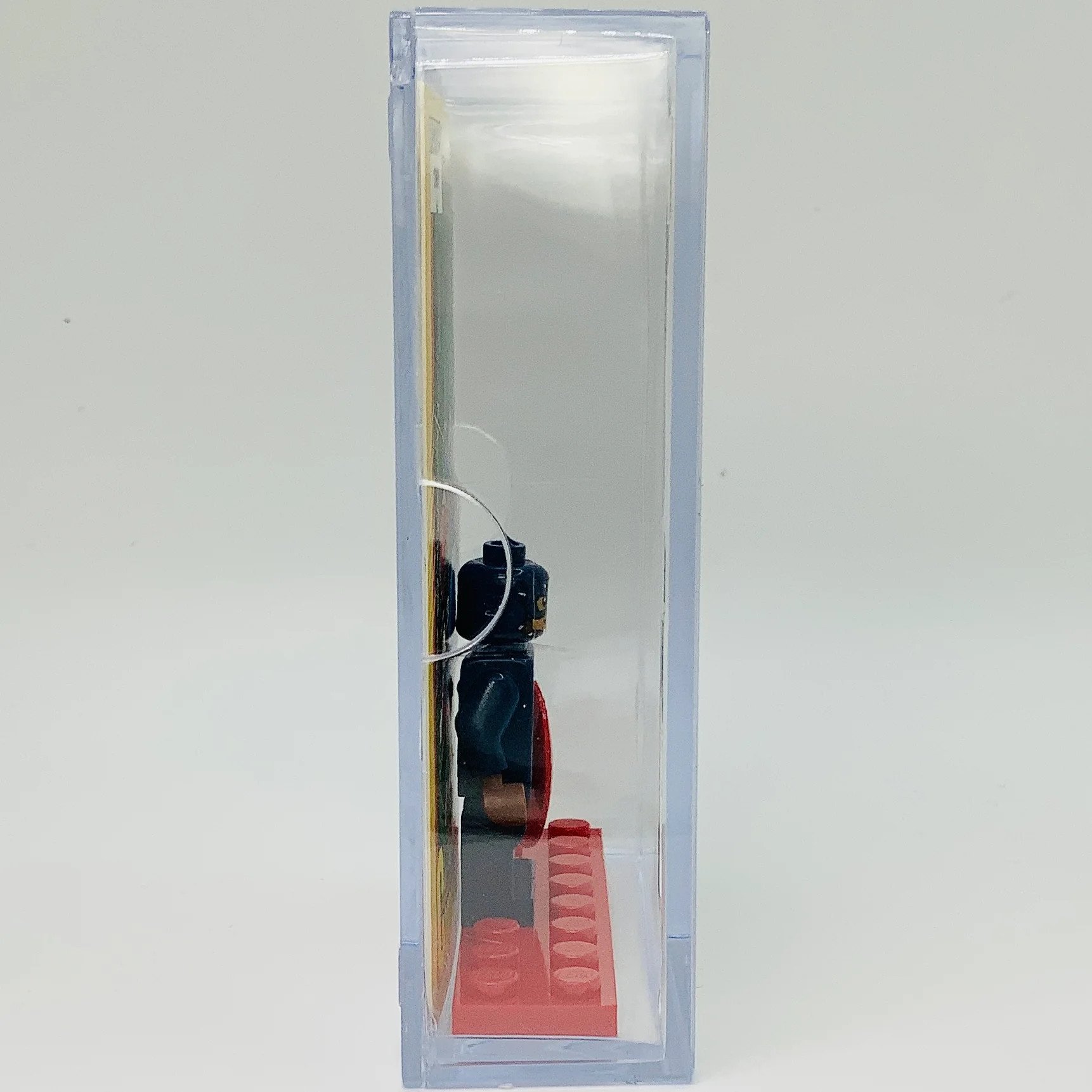 Captain America with Trading Card & Collector’s Case - Image 5