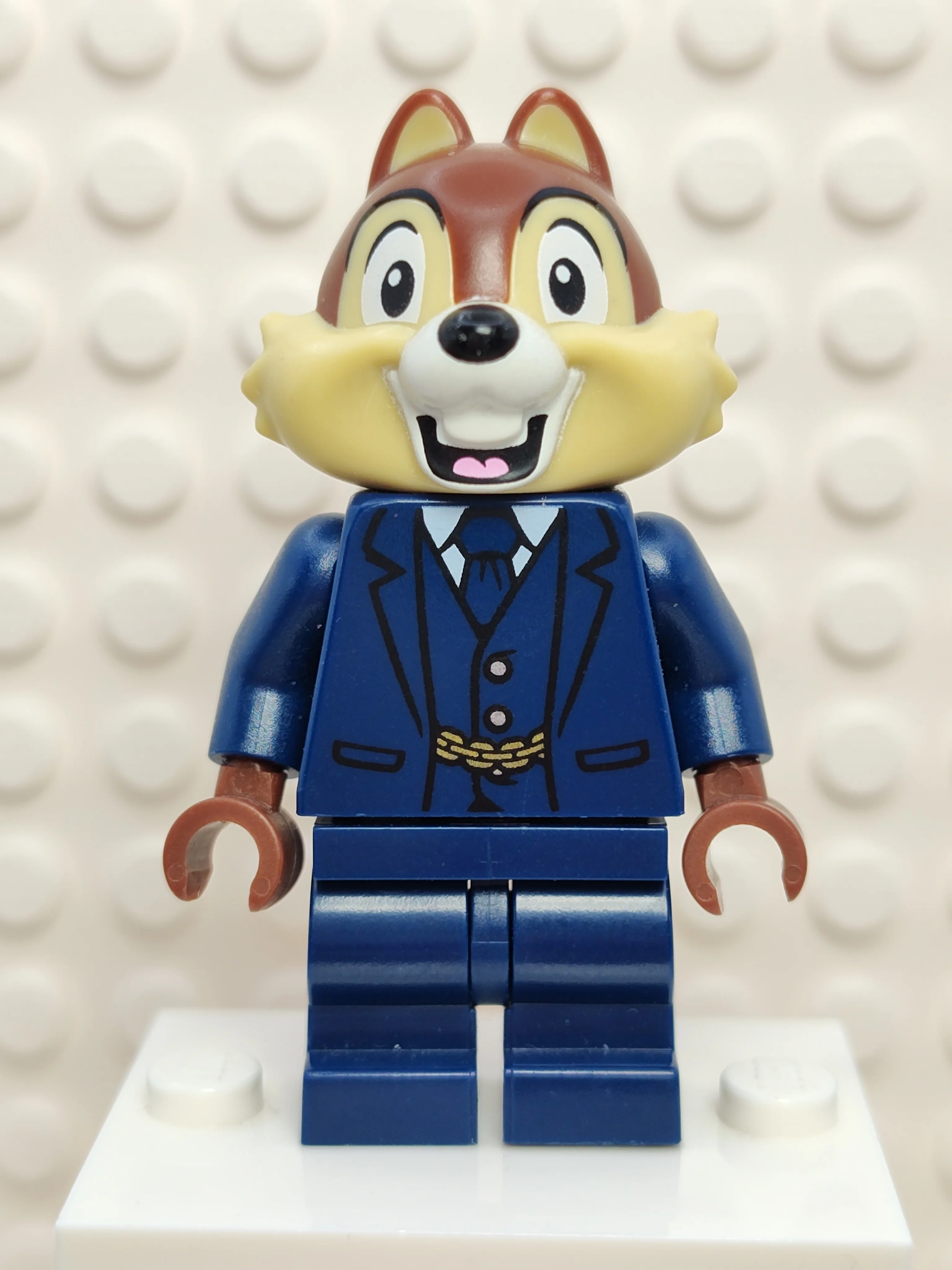 Chip - Dark Blue Suit, dis045