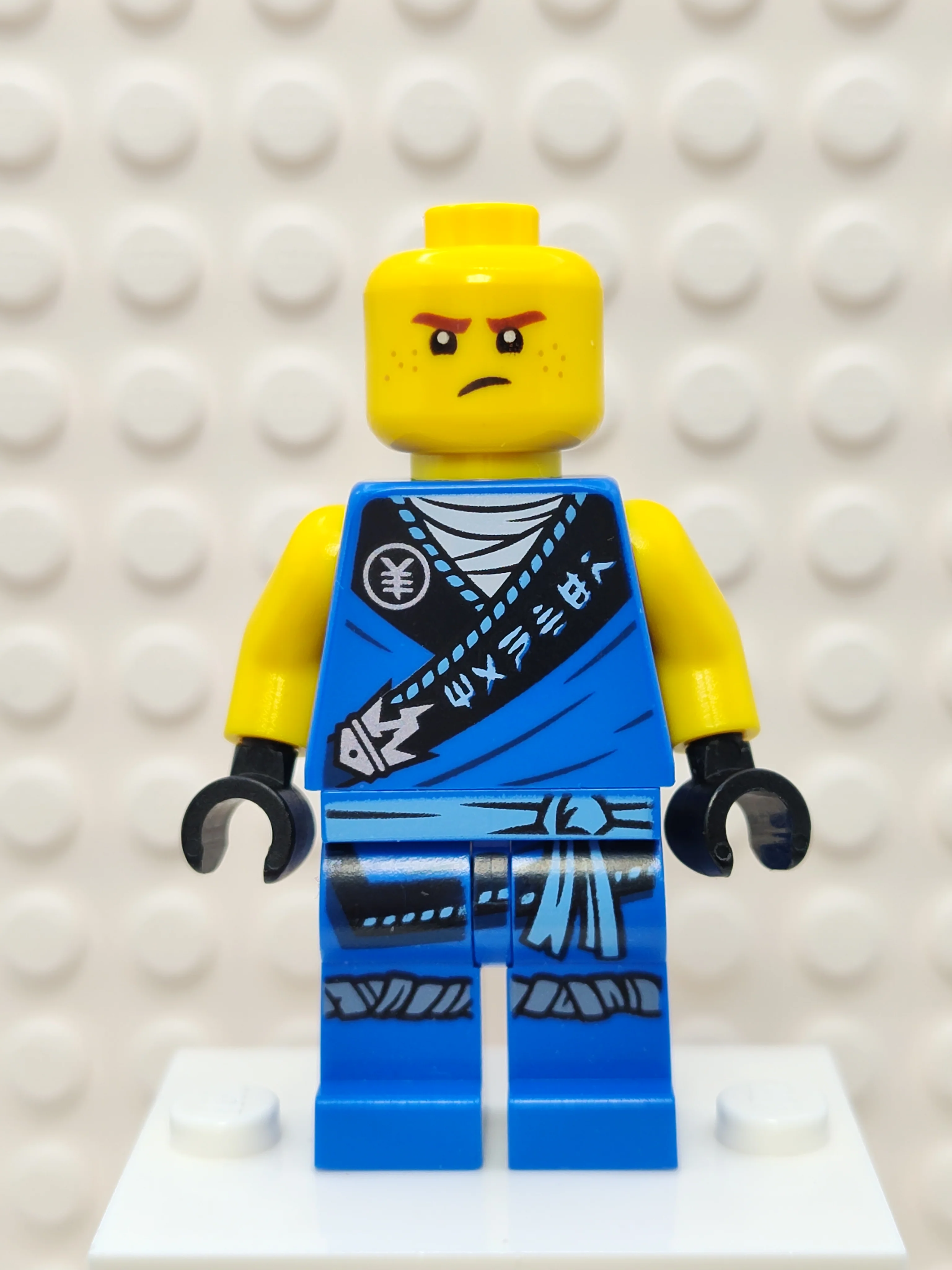 Jay - Legacy, Ninjago Logogram 'MANTER' on Torso, njo0576 - LEGO® Ninjago Minifigure - Image 4