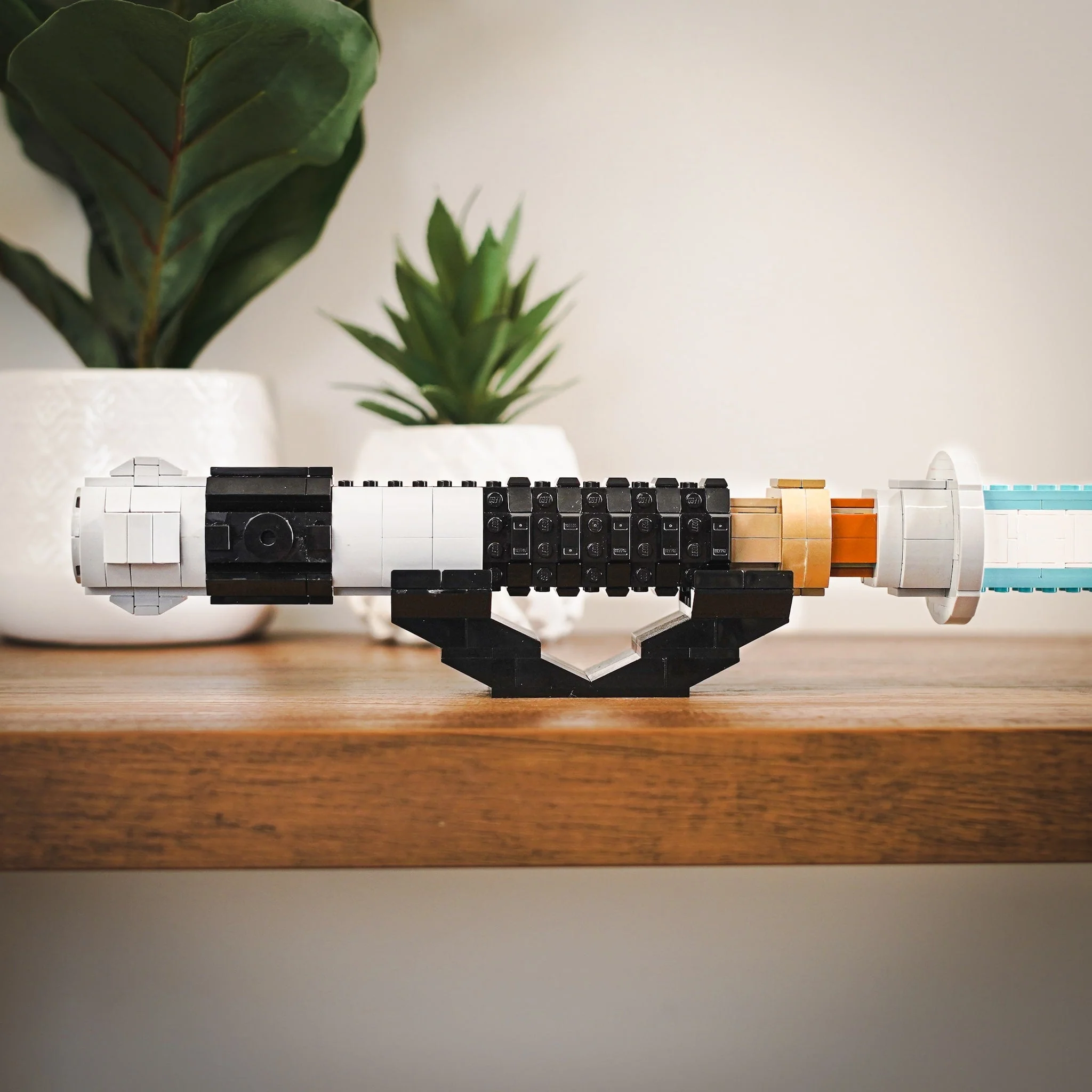 Kenobi's Saber Life-Sized Replica - Image 10