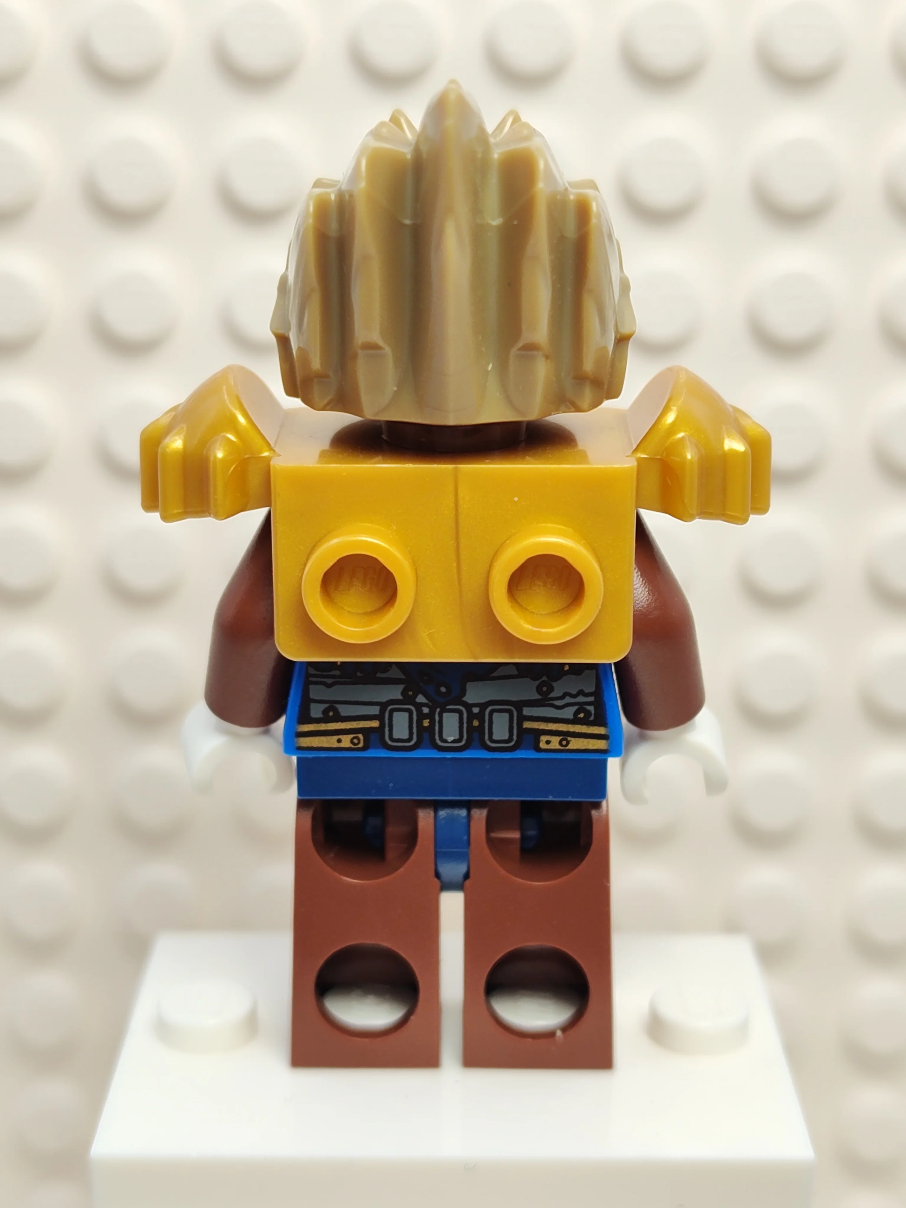 Lavertus - Pearl Gold Heavy Armor, loc055 - Image 3