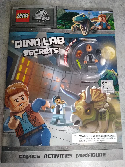 LEGO® Jurassic World - Dino Lab Secrets (Softcover) (English - UK Edition) Book w/ Minifig