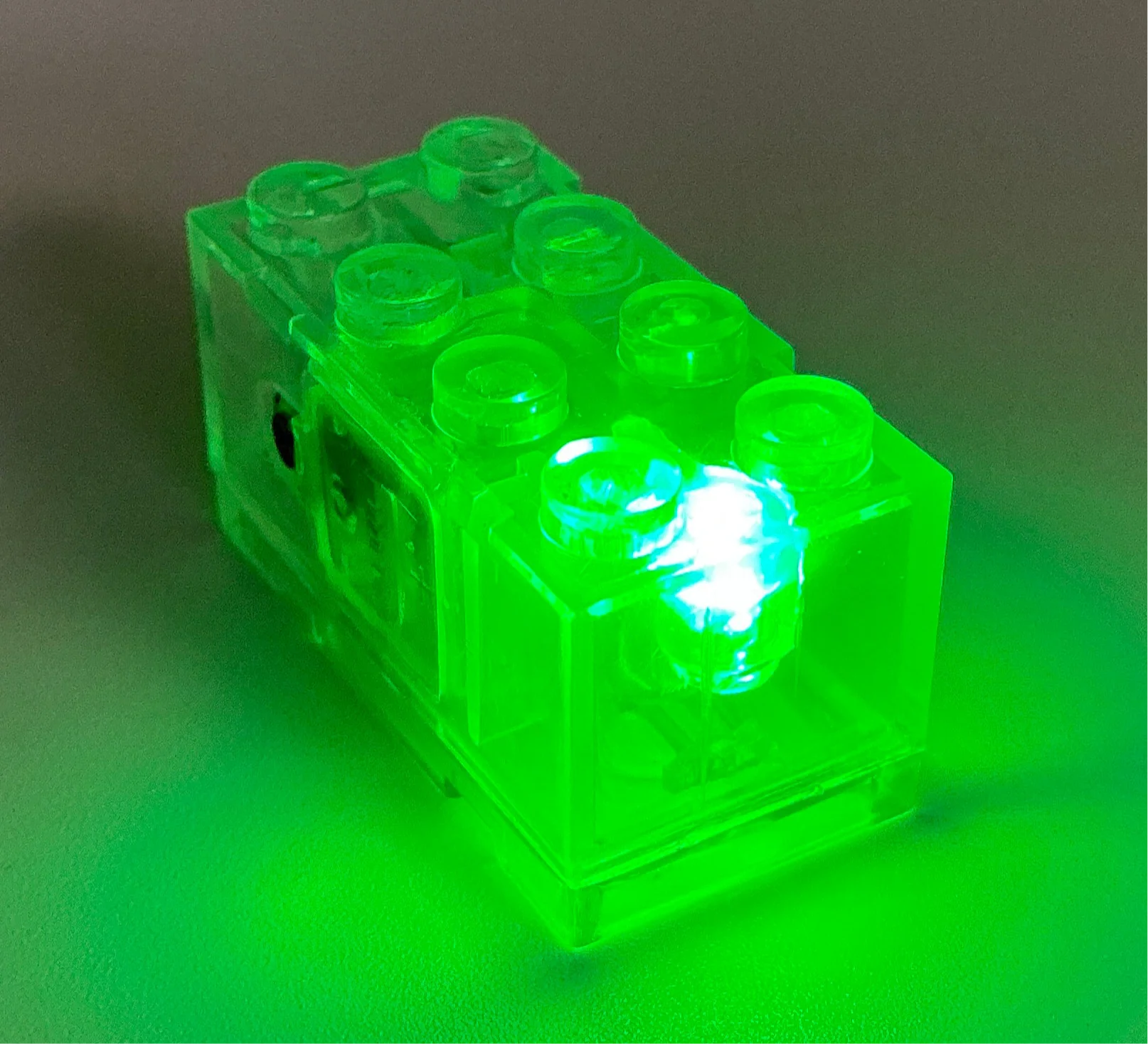 Light-Up 2x4 Brick, Battery Operated, CB2x4 & LB2x4