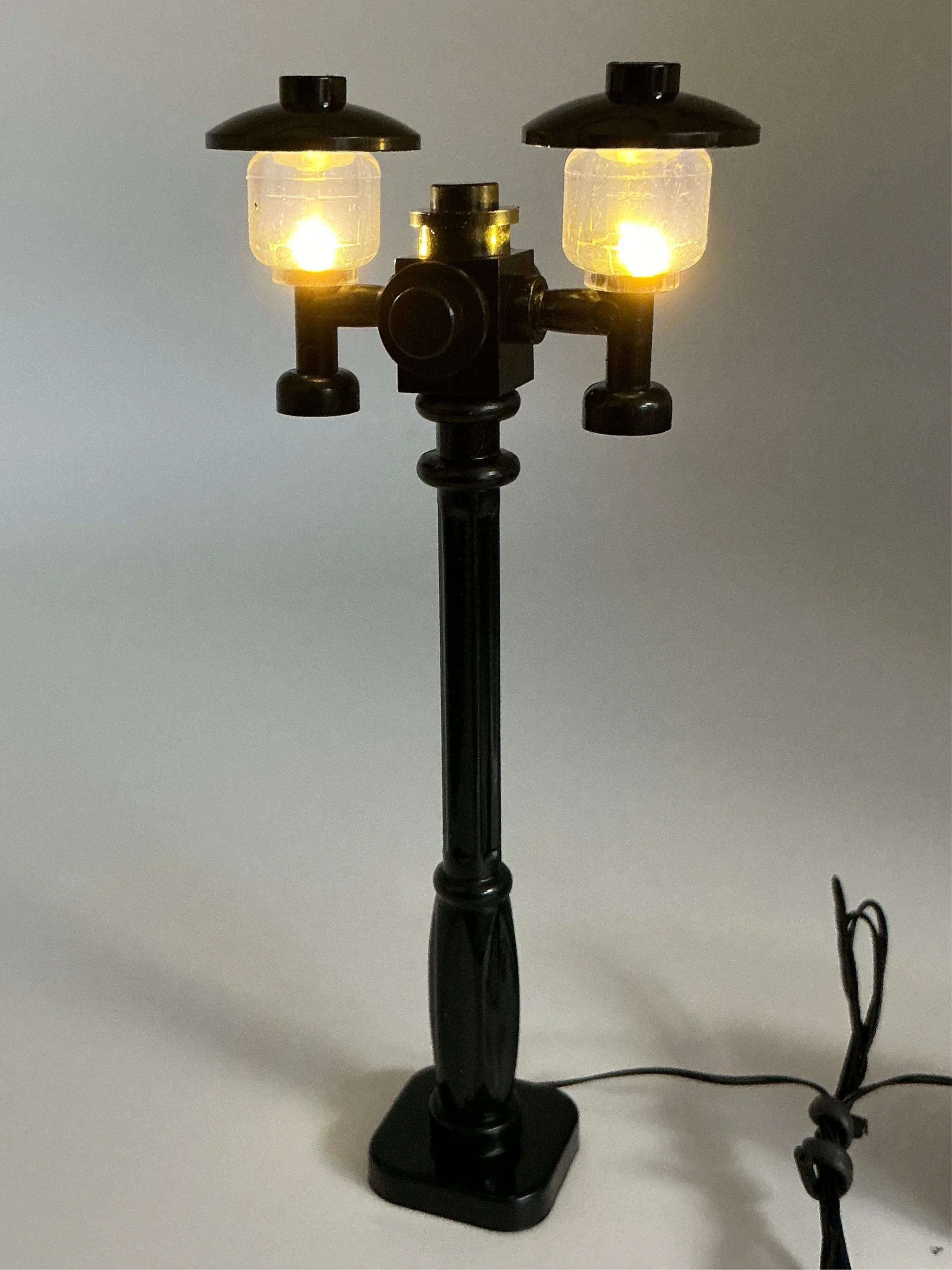 Light-Up Double Lamp Post, Battery w/ wire, ACEDH - Image 2