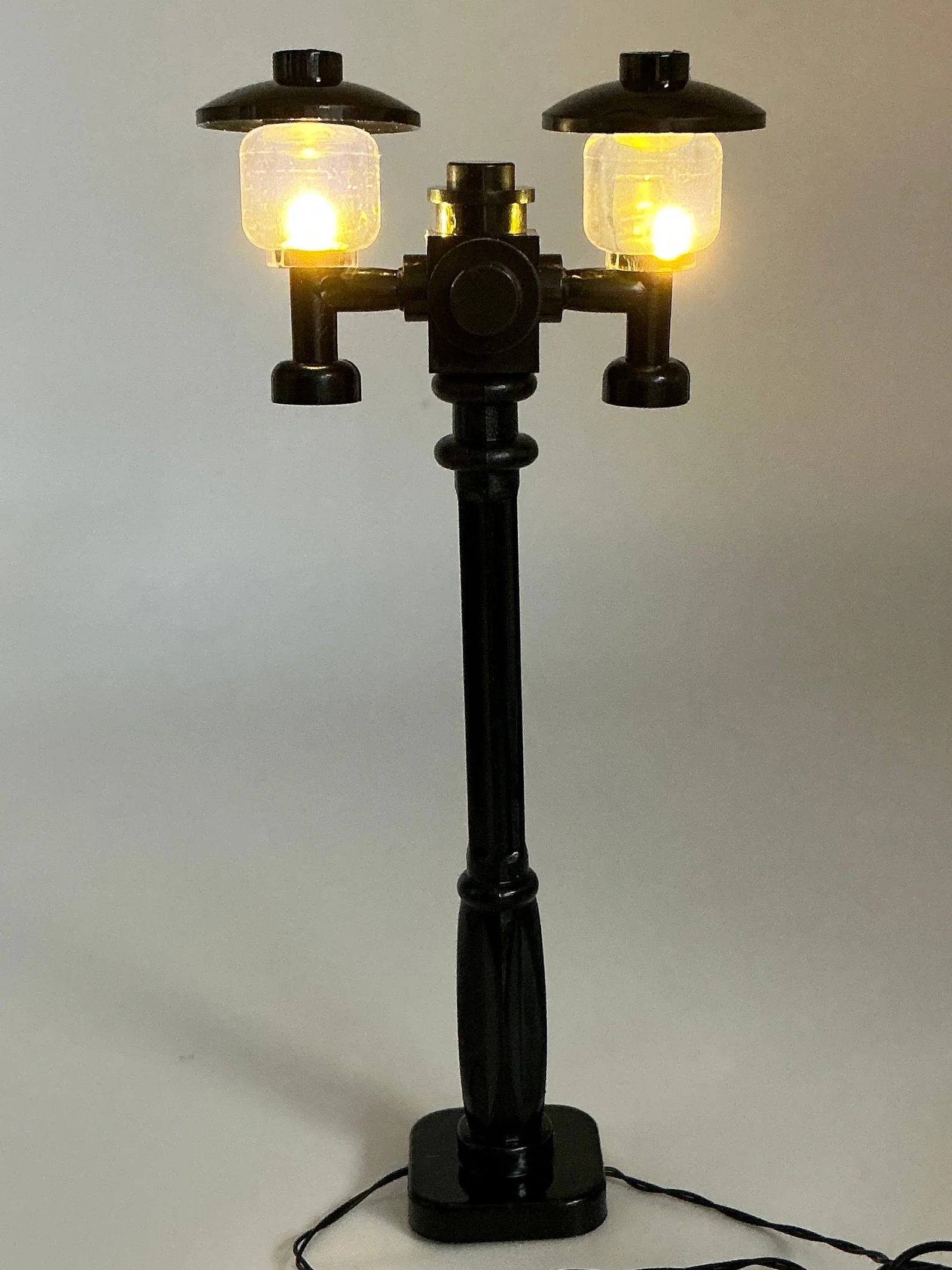 Light-Up Black Double Lamp Post, DIY System, Reconnectable, ACCDH-LA - Image 2