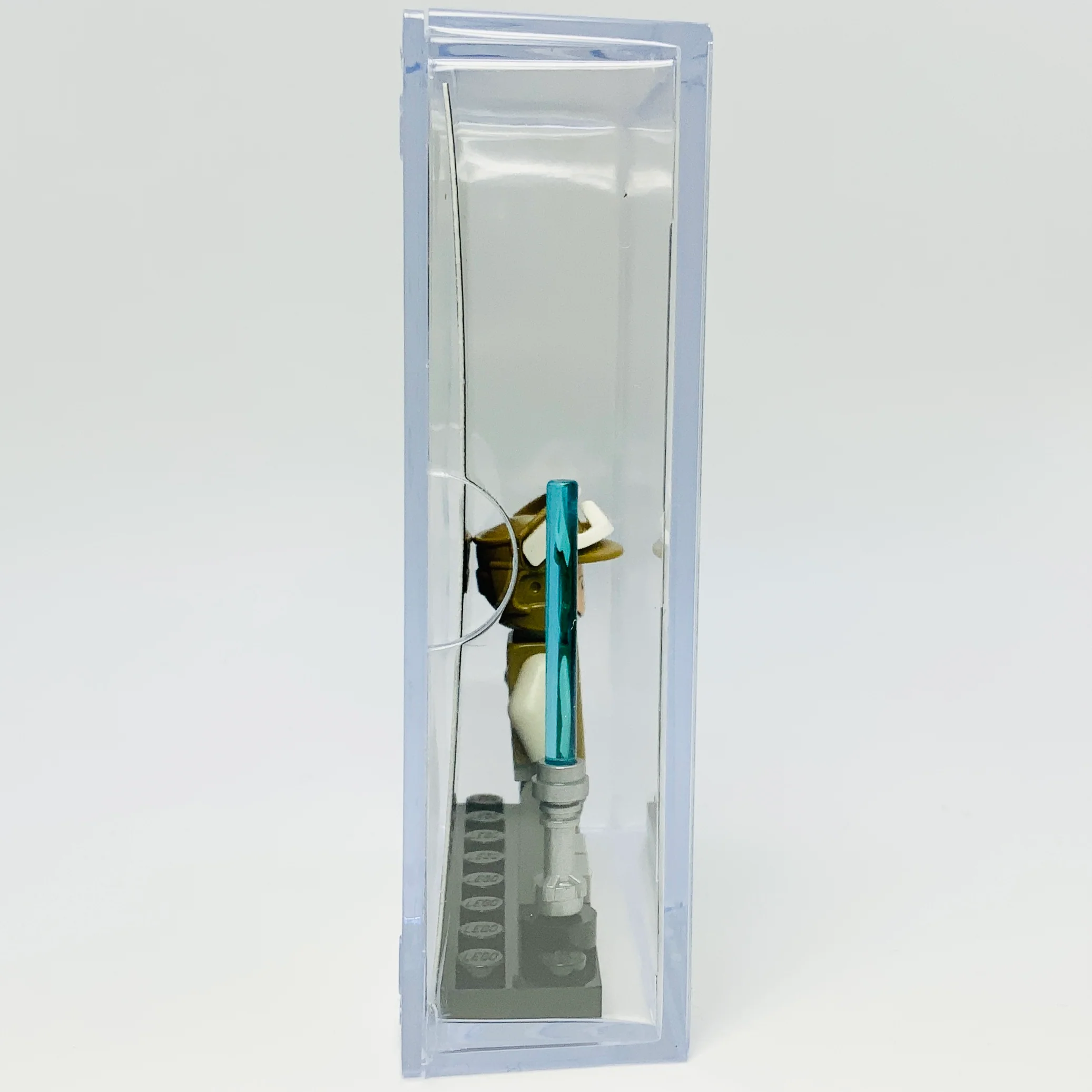 Luke Skywalker with Trading Card & Collector’s Case - Image 5