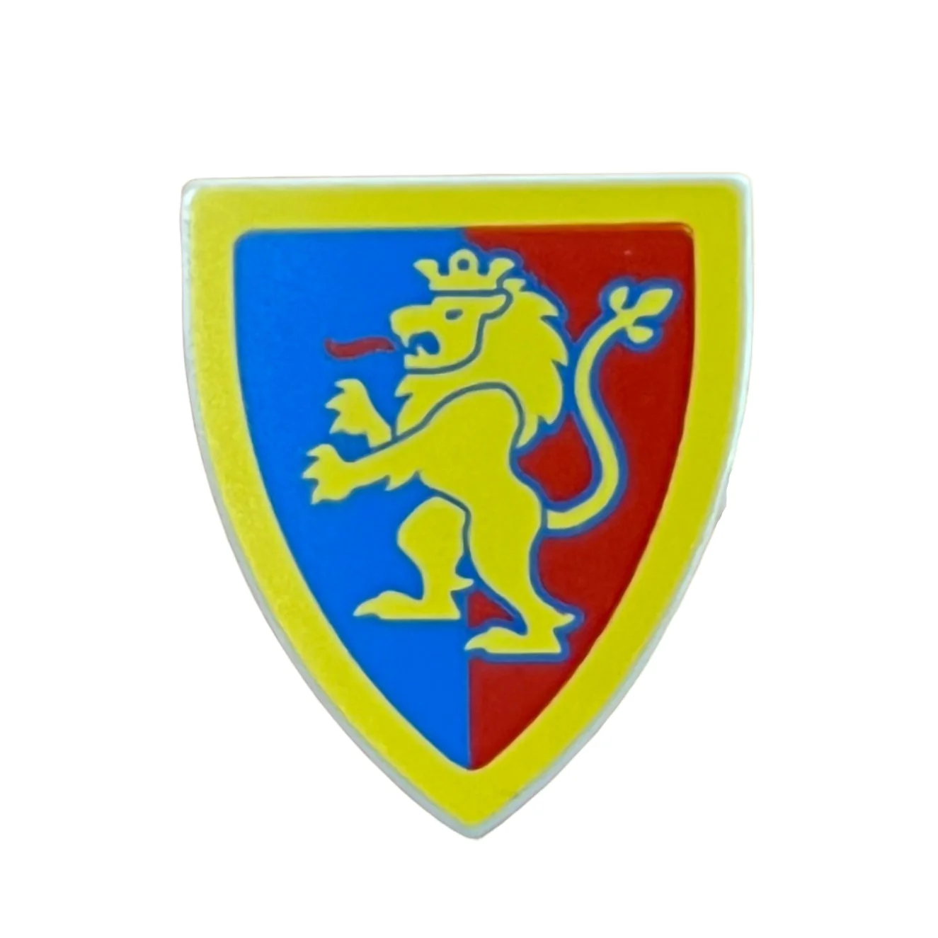 Minifigure Shield Triangular Short with Yellow Lion with Raised Foot on Blue and Red Background with Border Pattern,3846pb063