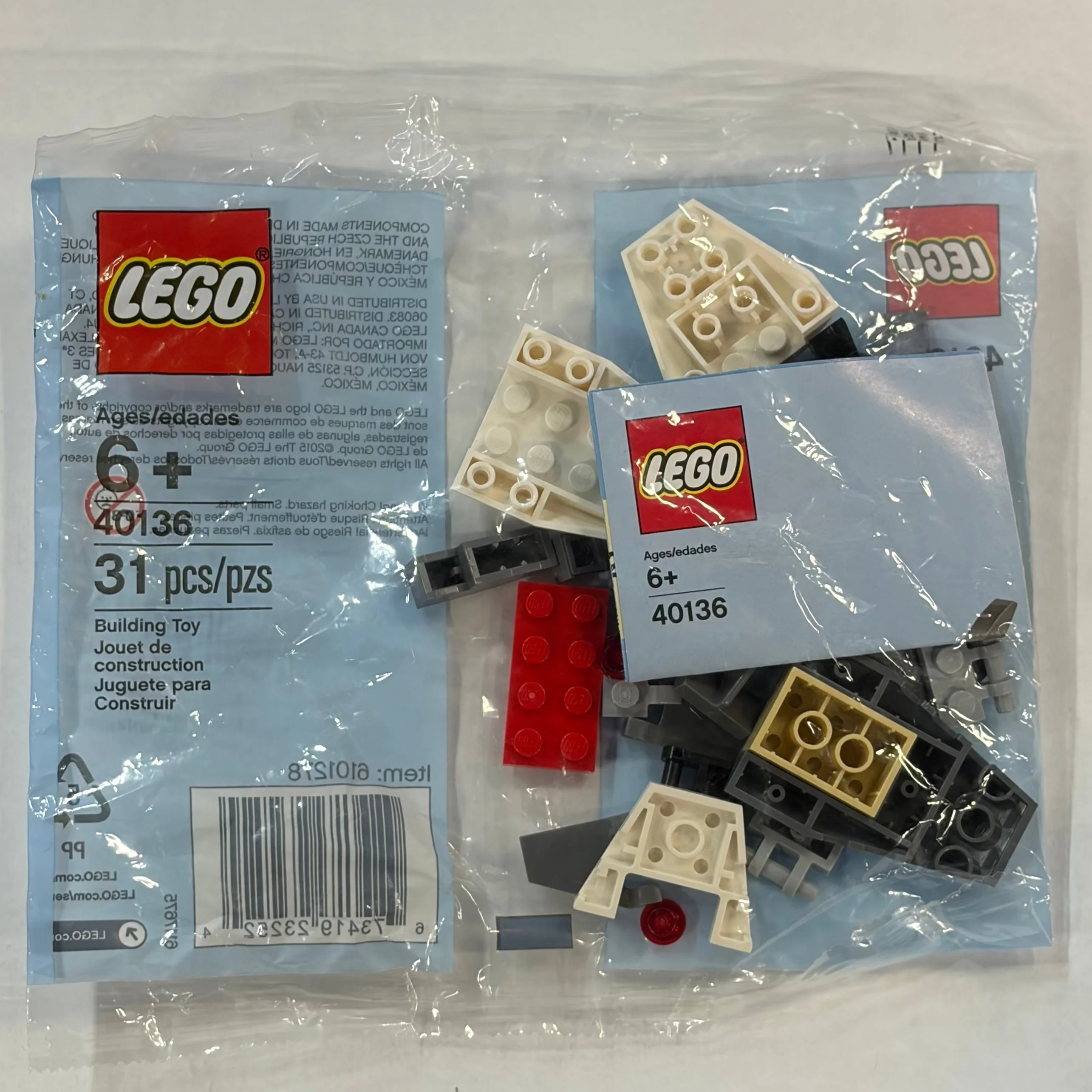 Monthly Mini Model Build Set - 2015 11 November, Shark polybag, 40136