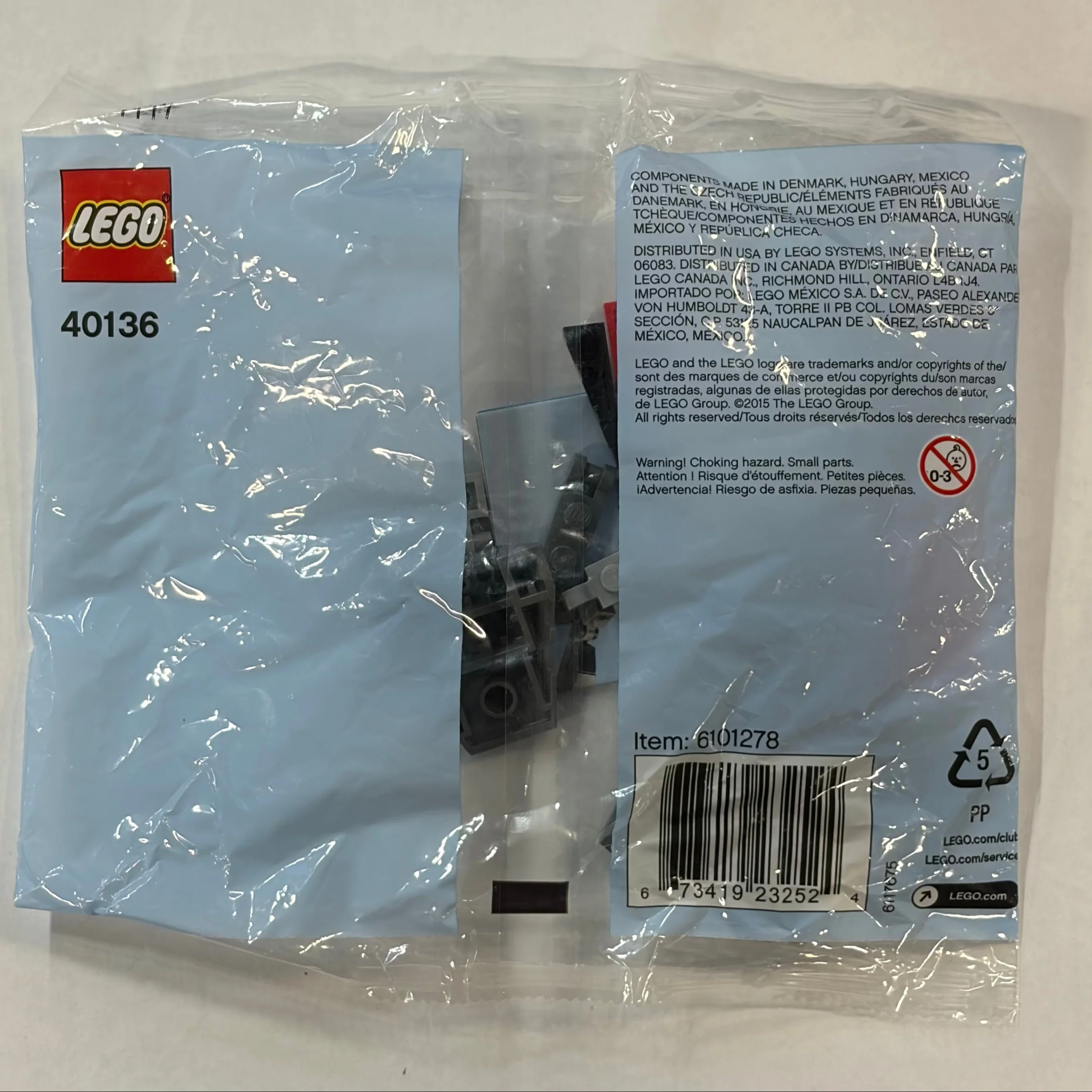 Monthly Mini Model Build Set - 2015 11 November, Shark polybag, 40136 - Image 2