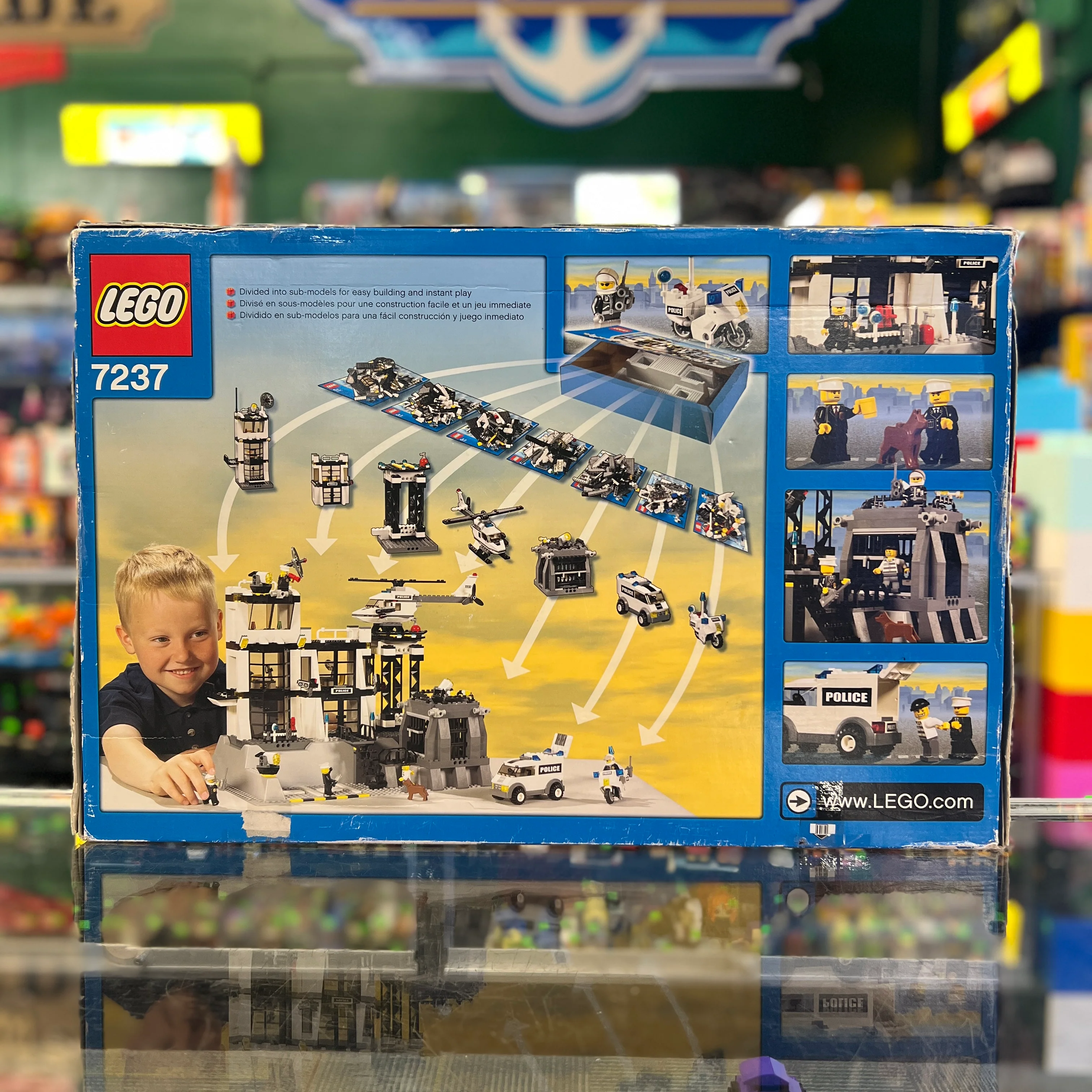 Police Station WITH Light-Up Minifigure, 7237-1 - LEGO® City Set - Image 3