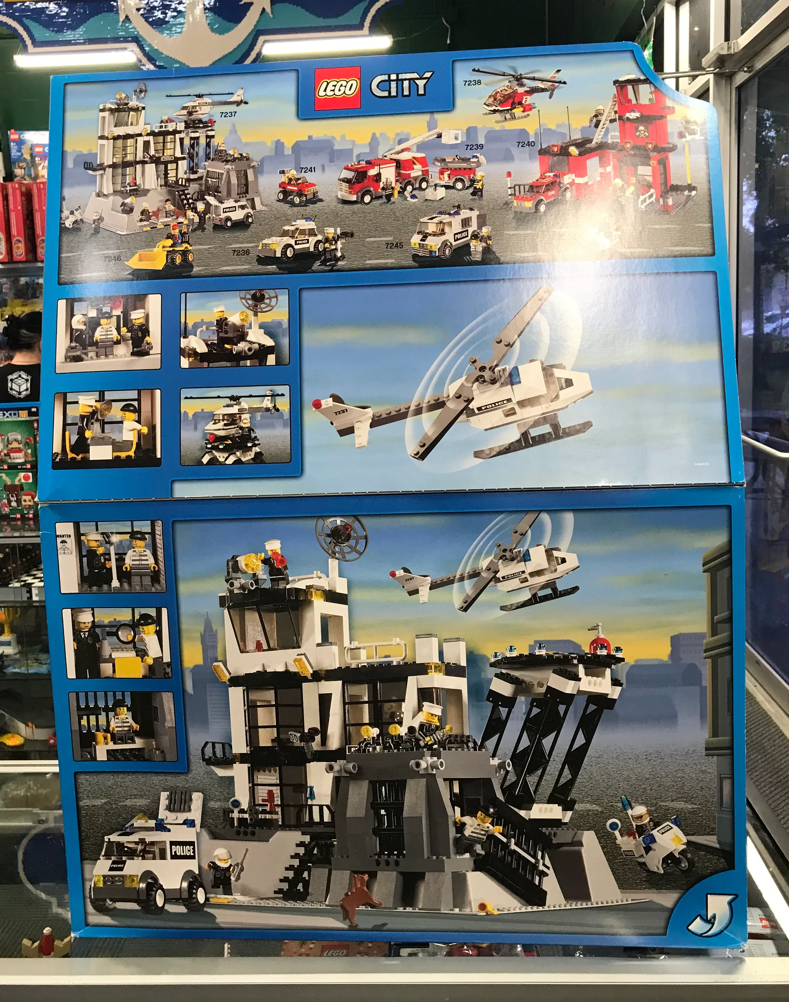 Police Station, WITHOUT Light-Up Minifigure,  7237-2 - Image 2