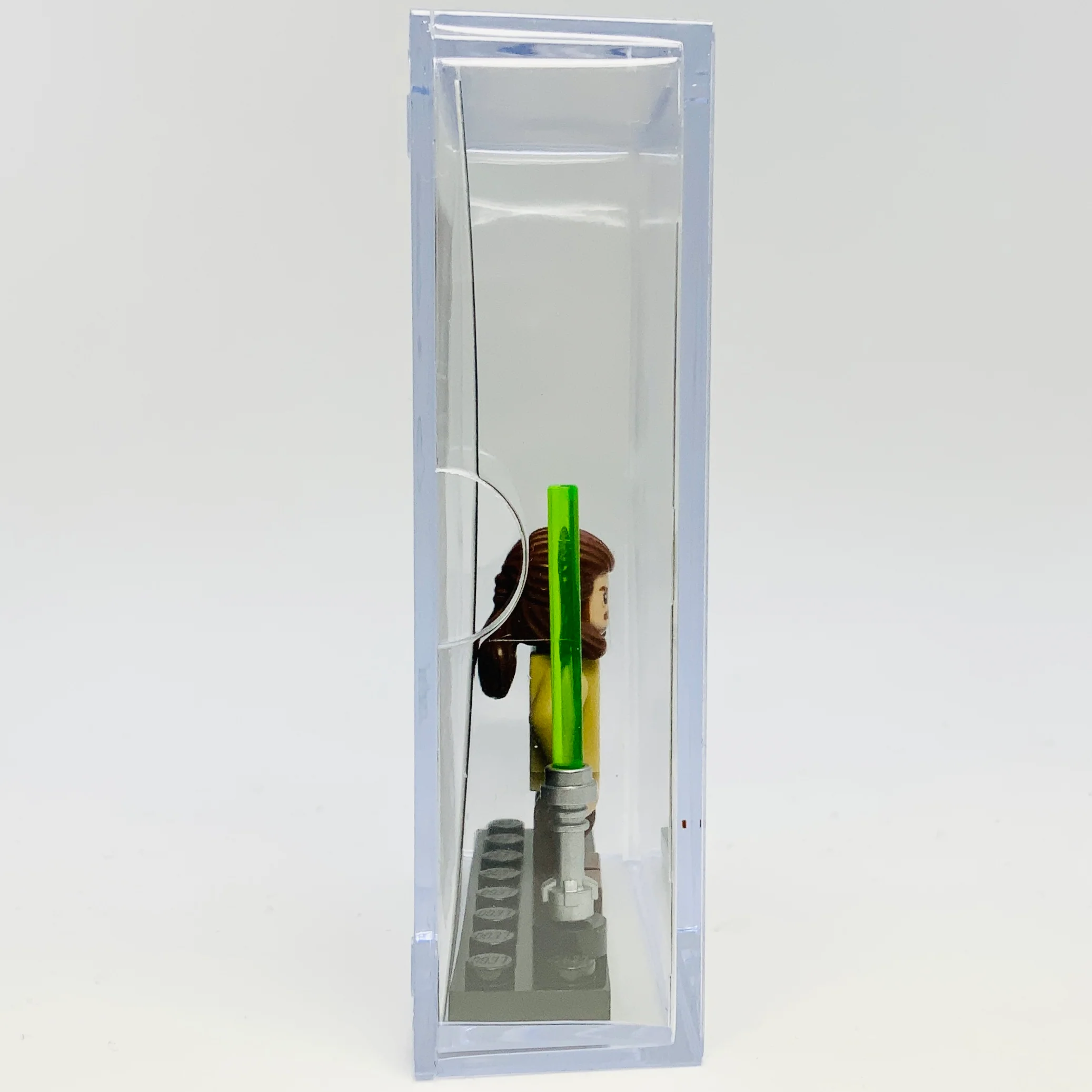 Qui-gon Jinn with Trading Card & Collector’s Case - Image 2