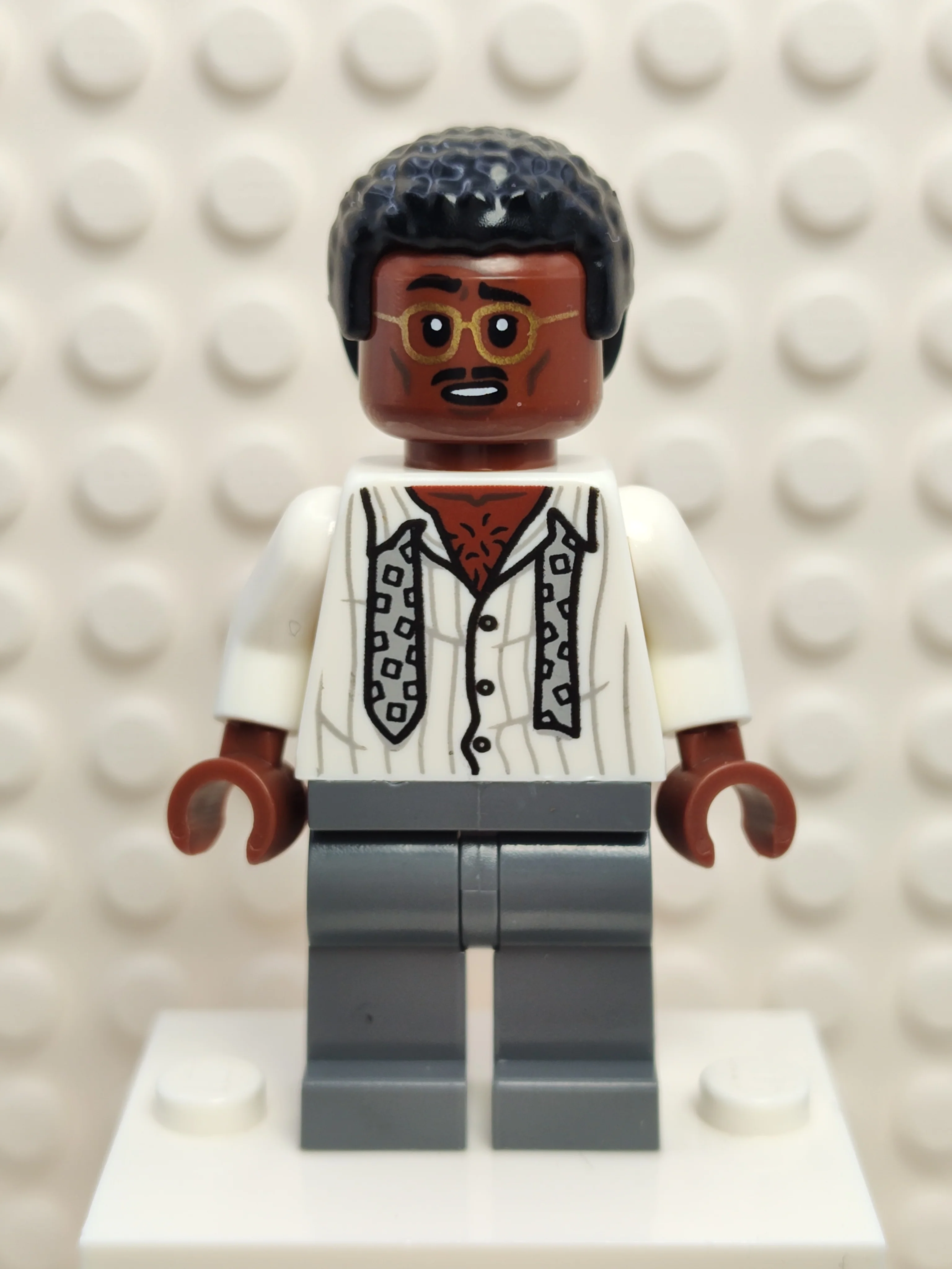 Ray Arnold - White Striped Shirt with Tie, jw109 - LEGO® Jurassic World Minifigure