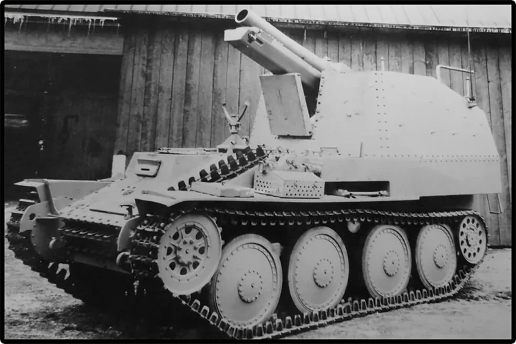 Sd.Kfz. 138/1 Grille Ausf. M Self-Propelled Artillery Tank, WWII: COBI Set #2665 - Image 8