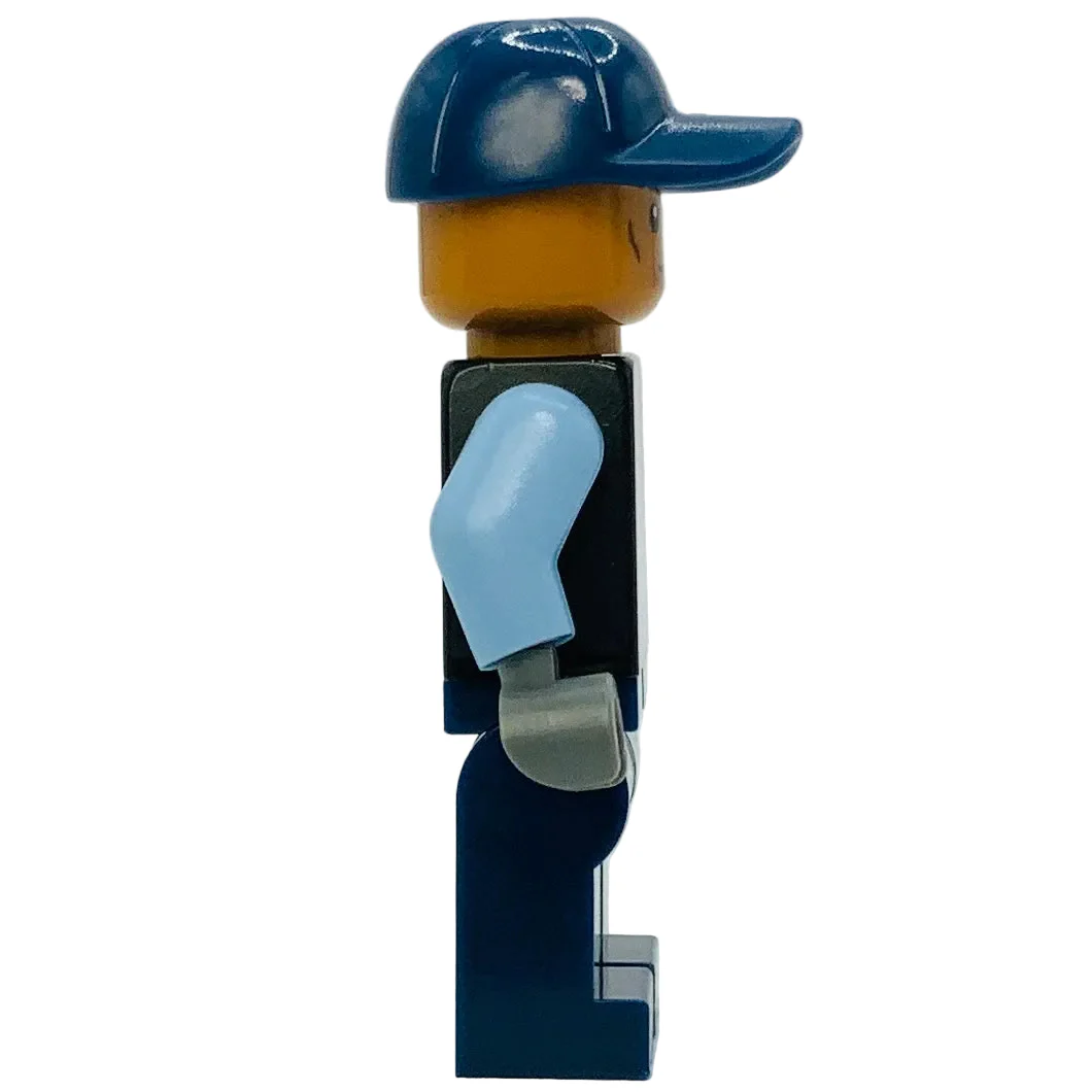 Security Guard Arkham Asylum - Male, Dark Blue Cap, Black Vest, sh1076 - LEGO® Batman™ Minifigure - Image 2