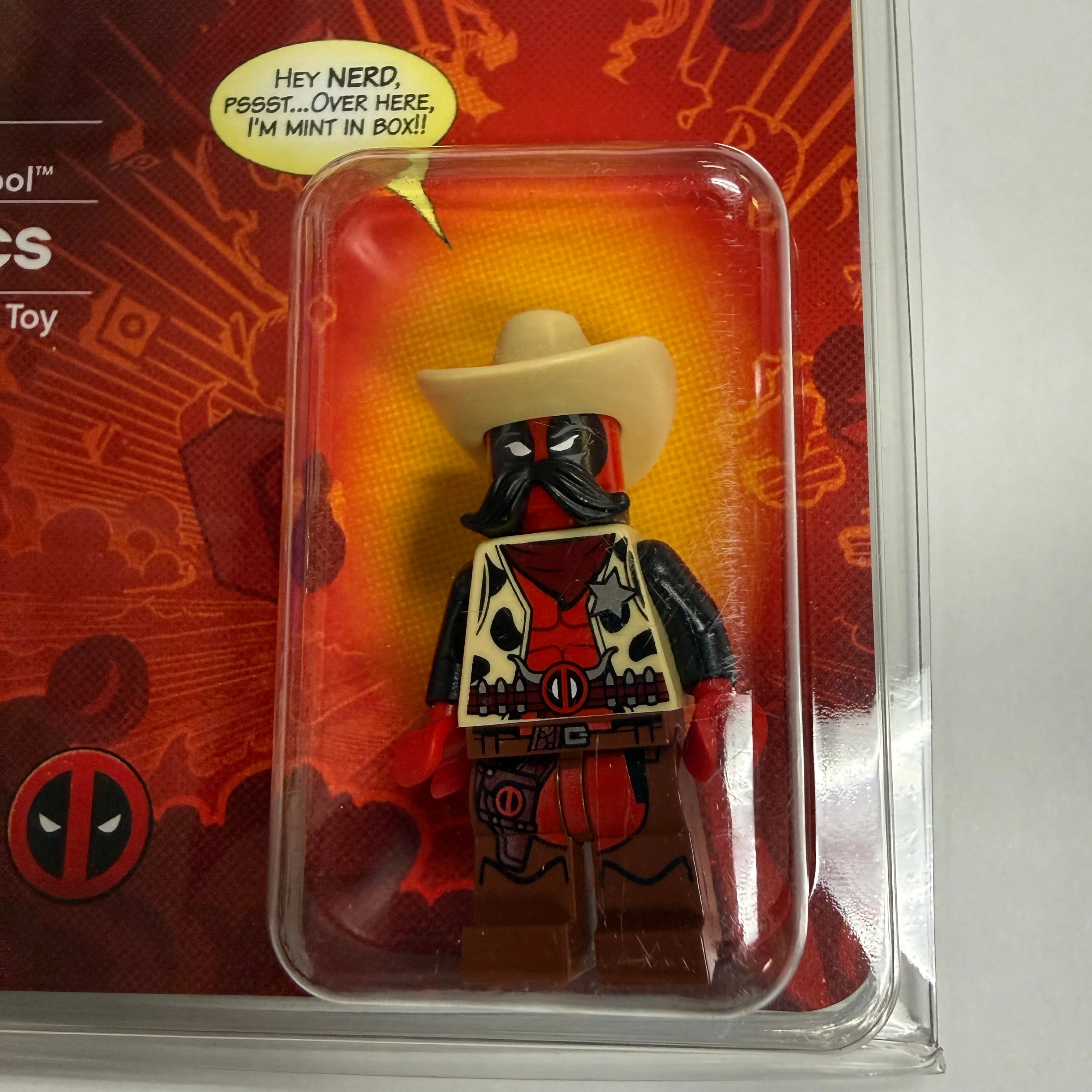 Sheriff Deadpool - San Diego Comic-Con 2018 Exclusive blister pack - LEGO® Marvel Minifigure - Image 2