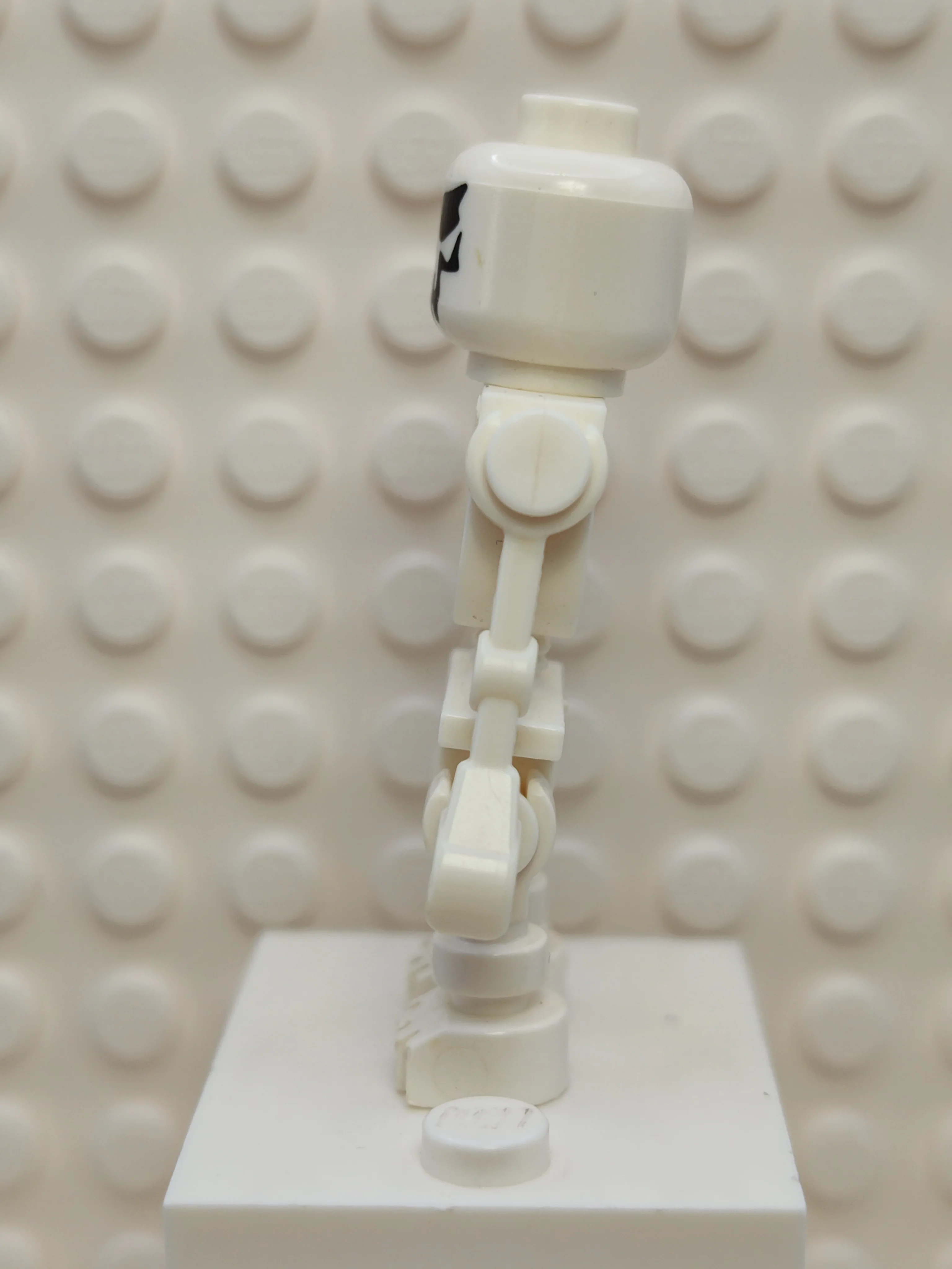 Skeleton, Fantasy Era Torso with Evil Skull, gen018 - LEGO® Indiana Jones - Image 2