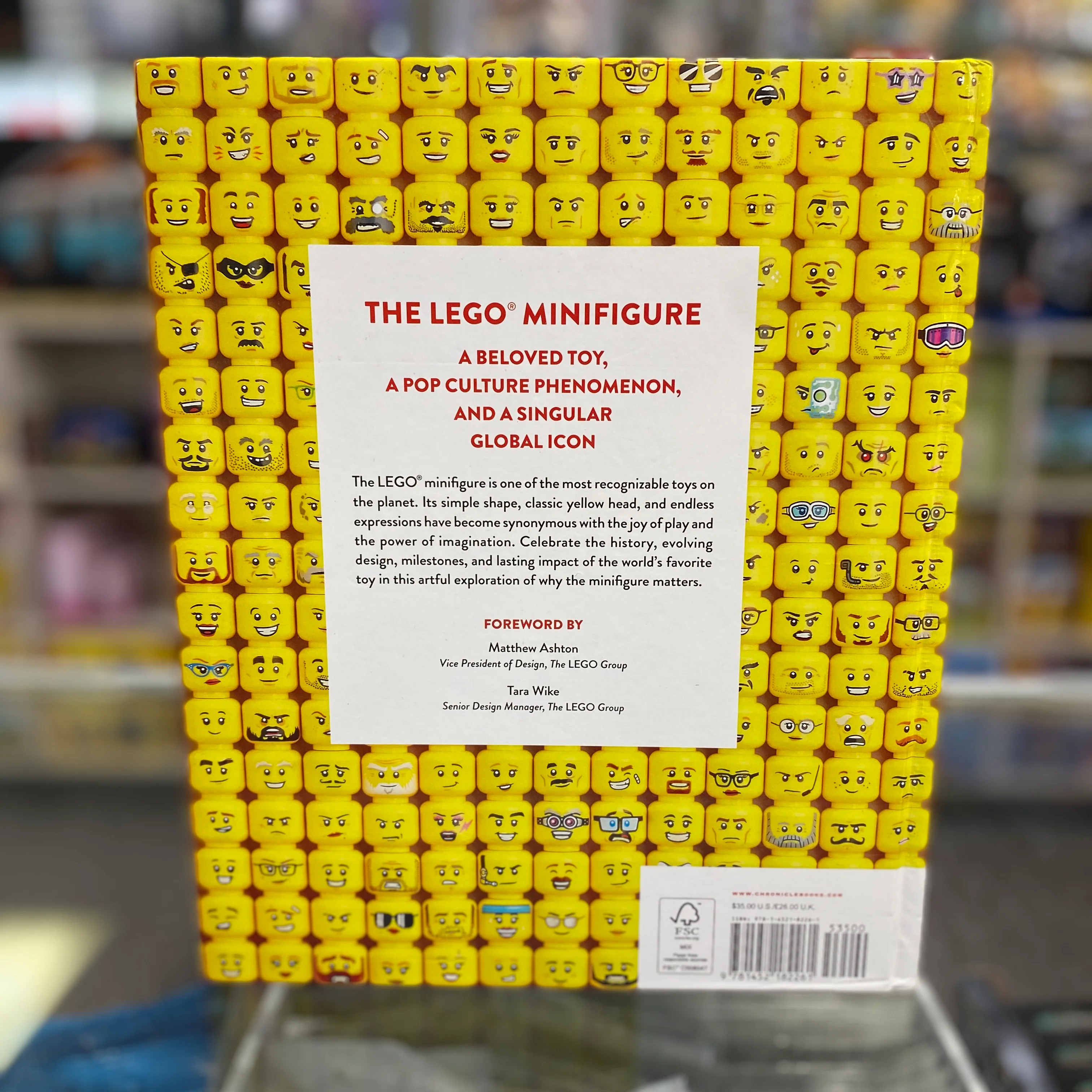The Art of the Minifigure, 9781452182261 - LEGO® Informational Book - Image 2