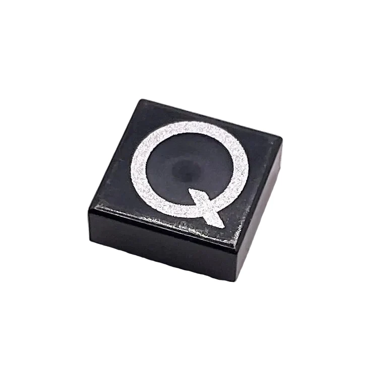 Tile 1 x 1 with Silver Capital Letter Q Pattern (Larger Font and Parallelogram Line), Part# 3070pb025b