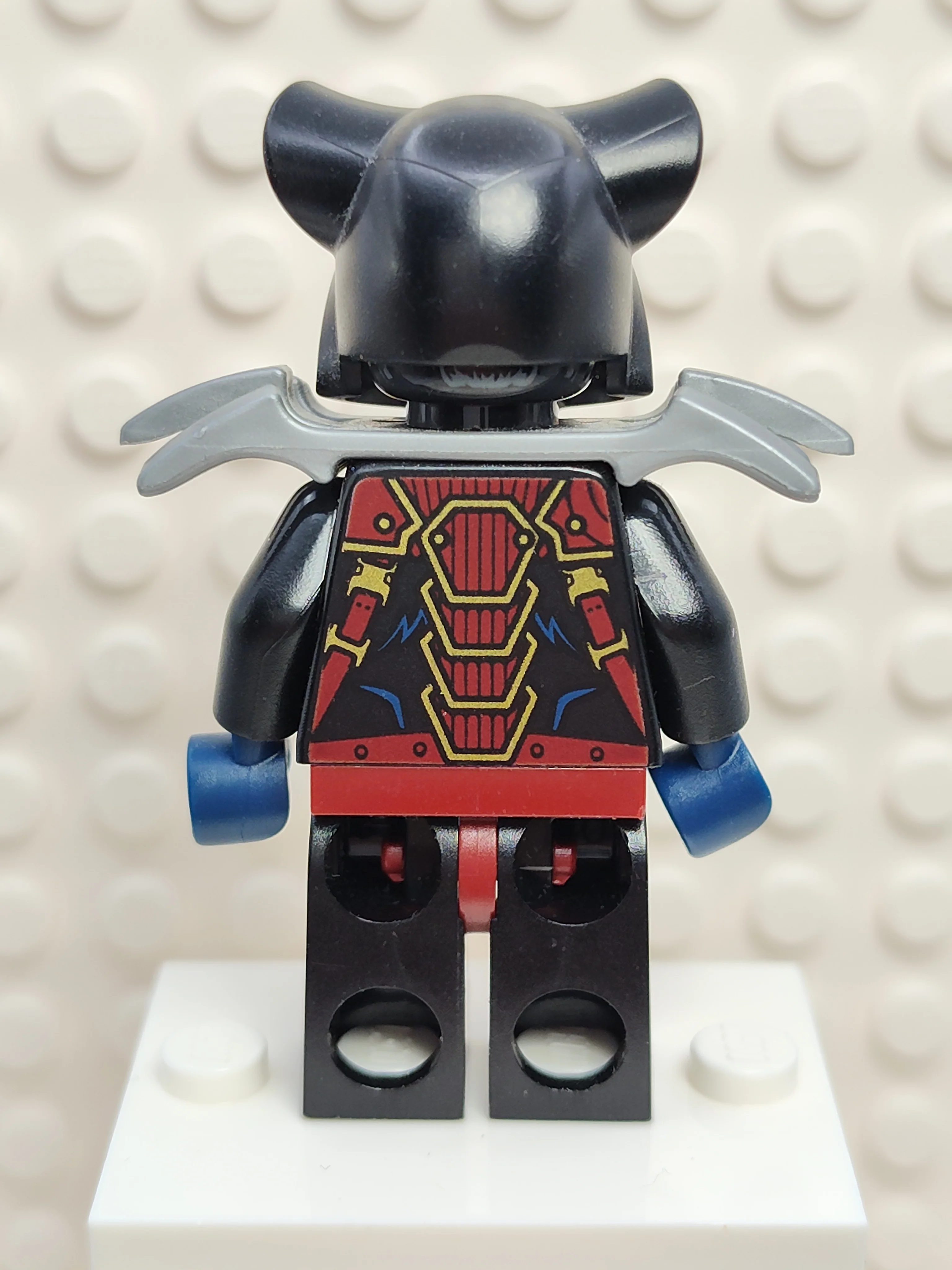 Tormak - Black Outfit, loc133 - Image 3