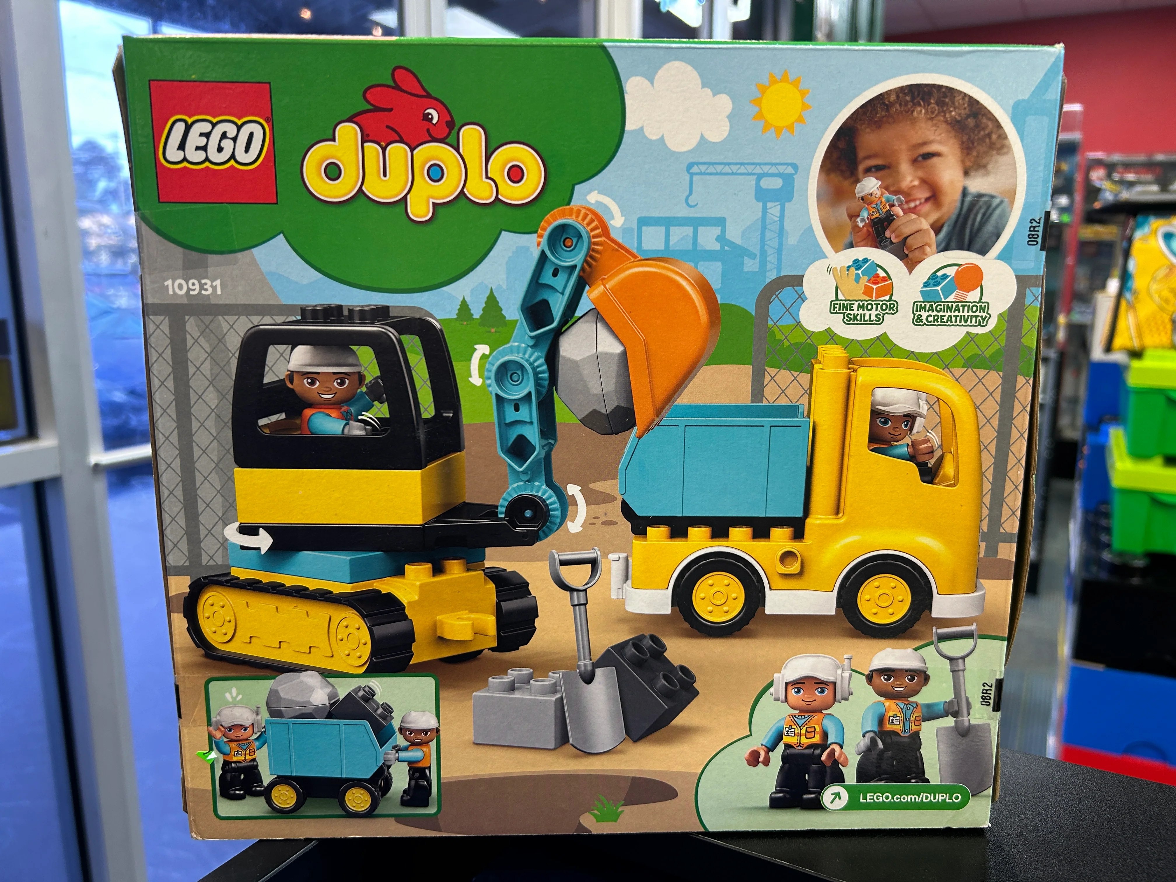 Truck & Tracked Excavator, 10931 - Image 2