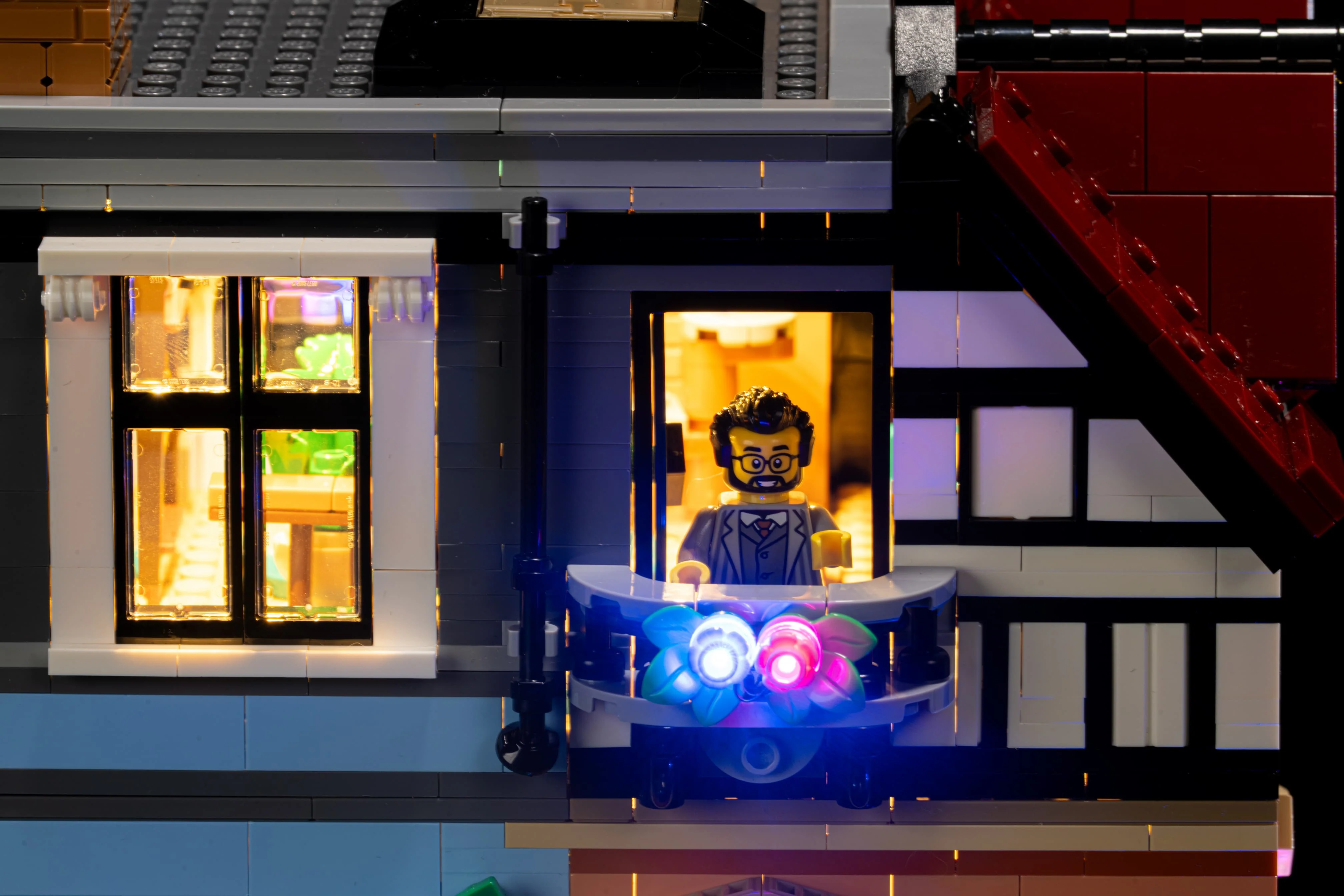 Tudor Corner 10350 Custom Lighting Kit for LEGO® Set - Image 4