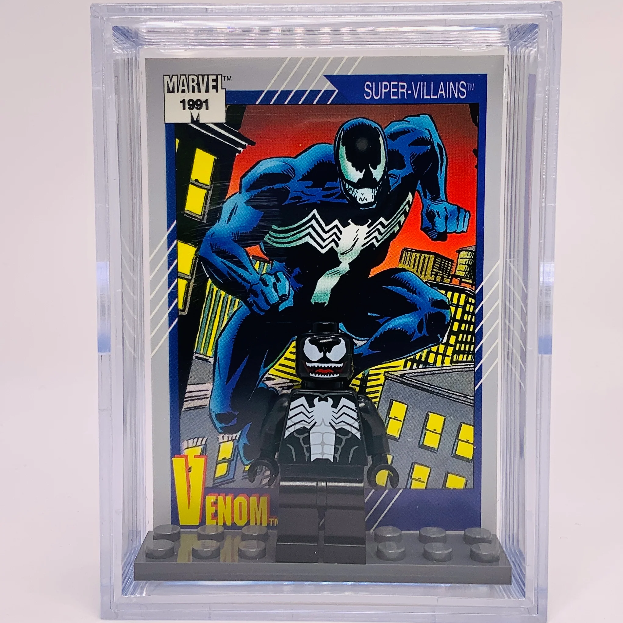Venom with Trading Card & Collector’s Case - Image 2
