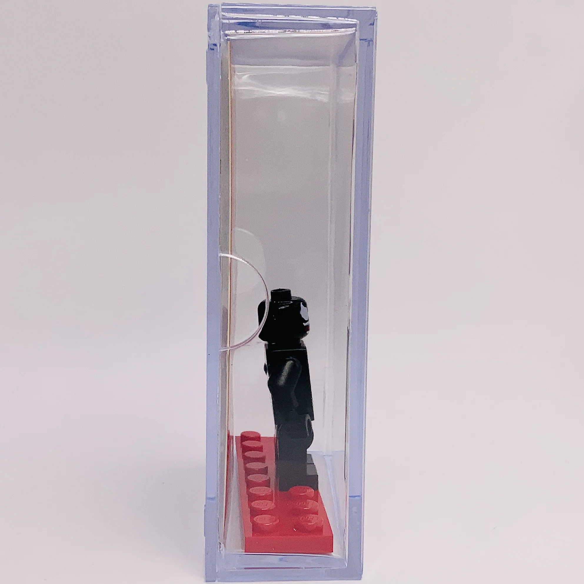 Venom with Trading Card & Collector’s Case - Image 4